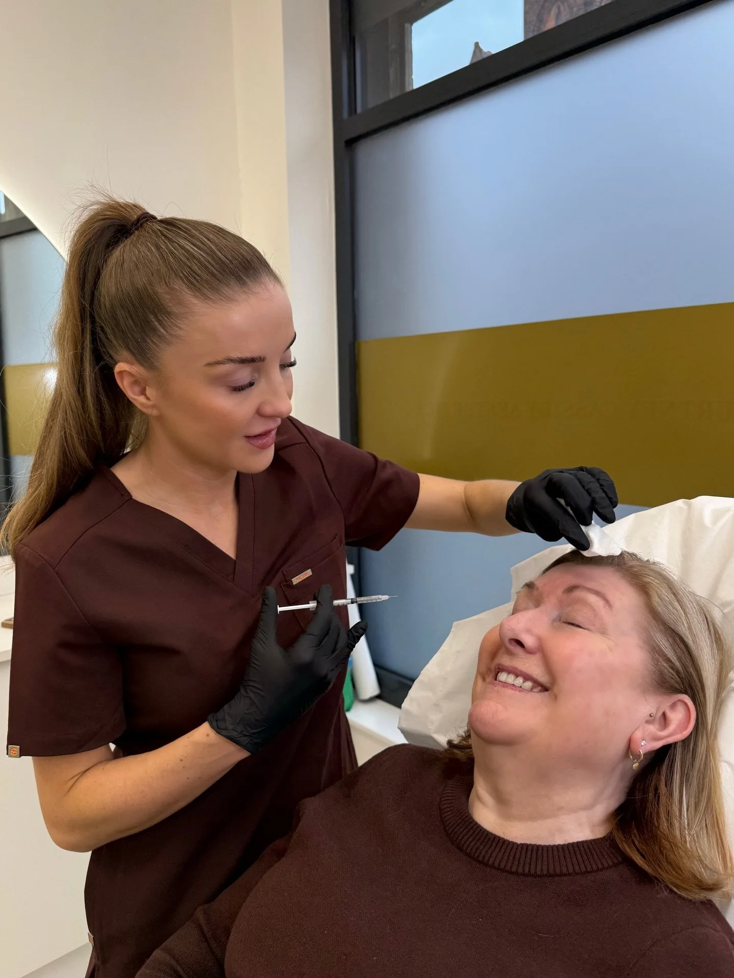 Helping you feel comfortable, confident, and cared for every step of the way 💉✨
A gentle, professional approach to aesthetic treatments in a calm, supportive setting.