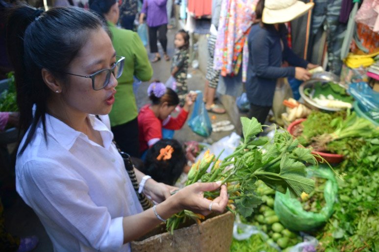 Chef Nak guiding guests through a Cambodian local market as part of a cultural culinary experience