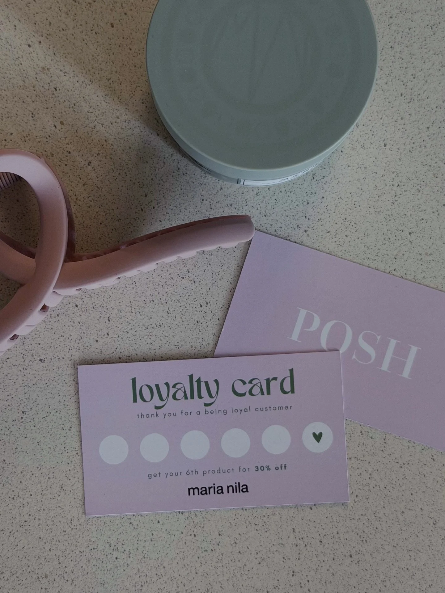✨UUTTA &ndash; kanta-asiakaskortti ✨ 

Rakastatko Maria Nilaa? Nyt se palkitaan 💗

Saat jokaisesta normaalihintaisesta tuotteesta 1 pisteen &ndash; ja kun pisteit&auml; on kasassa 6, saat tuotteesta -30%! 

Helppoa, eik&ouml;? 
✨ker&auml;&auml; pist