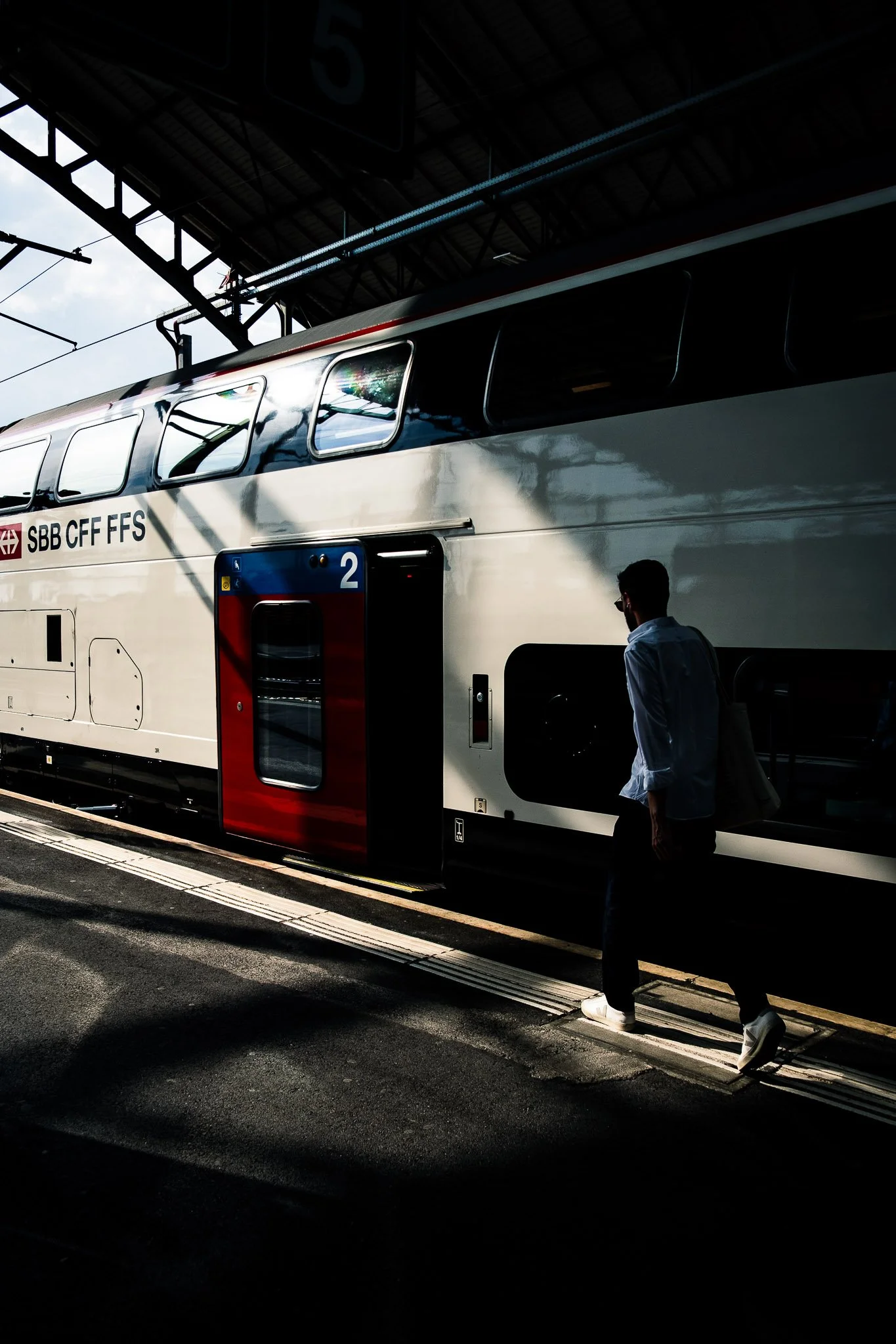 Gare Cff train street photo luthor-29.jpg