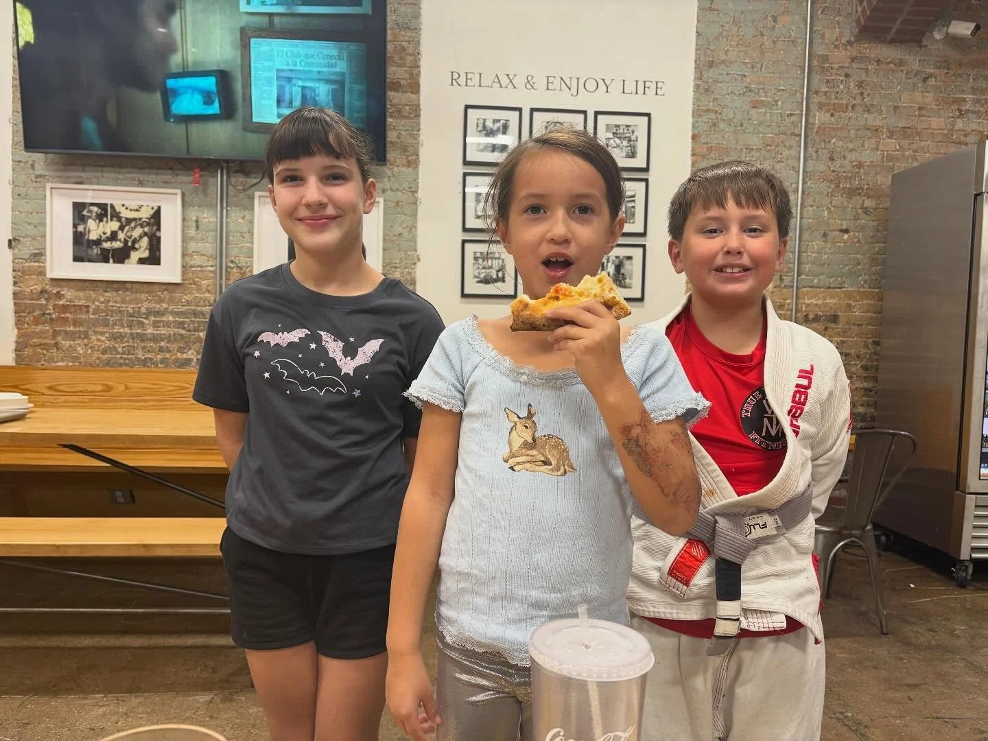 These Coyotes are enjoying Alino’s Pizzeria for Spirit Night! Place your order online or swing by, there is still time! Sales benefit our school until 8:30!!