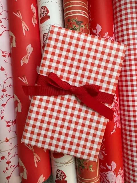 HOLIDAY SHOP