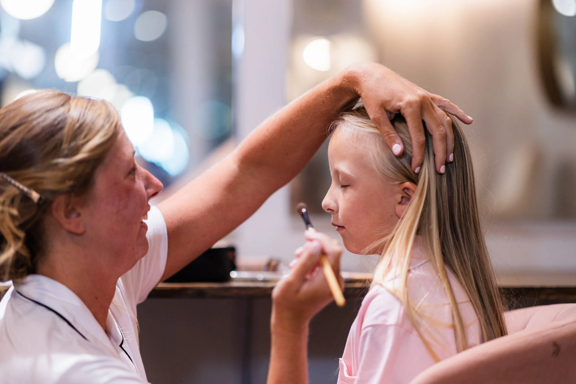 greenbrier-farms-wedding-easley-sc-05-flower-girl-makeup-chair.jpg