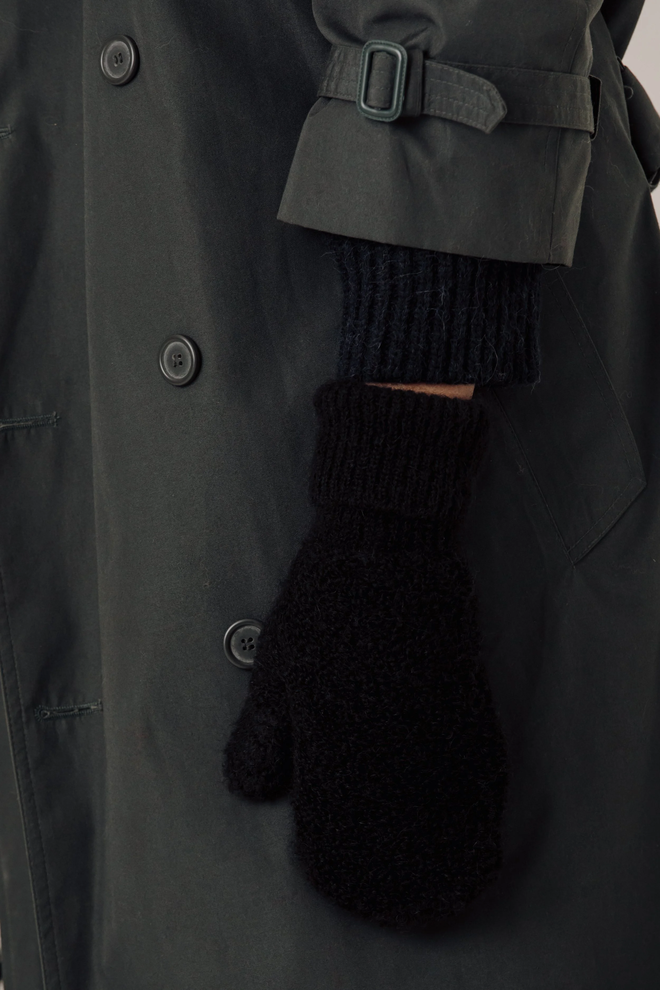 Bare-Knitwear-Alpaca-Boucle-Mittens-Classic-Black.jpeg
