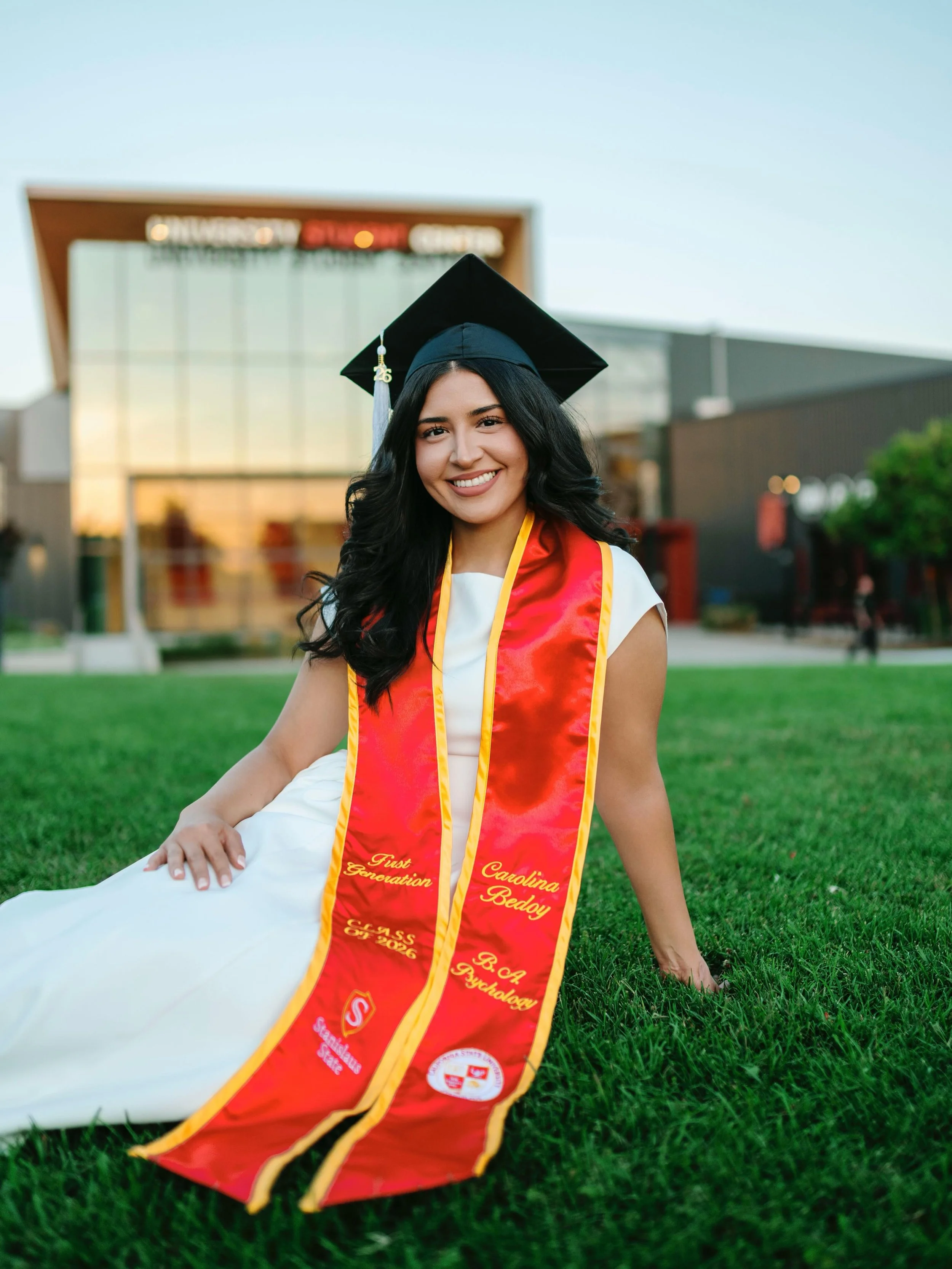 Carolina&rsquo;s grad photos 🎓

Fun fact, Carolina was the first person I ever did a portrait session with back when I had no clue what I was doing. 
Day 1 ☝🏽

#classof2026 #grad #sfphotographer #gradphotos