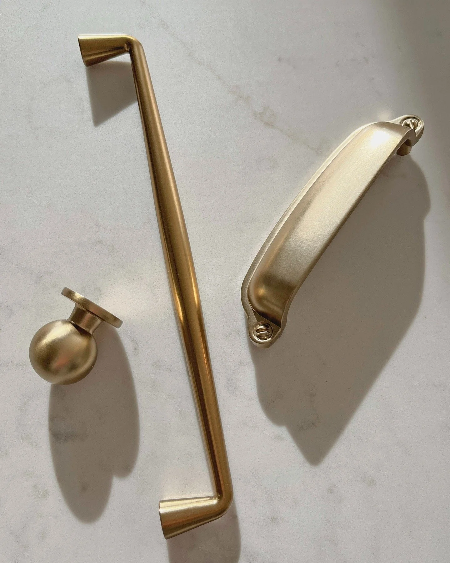 The finishing touch&mdash;brass look, but affordable. I love how this hardware warms up our wood cabinets.
#kitchenhardware