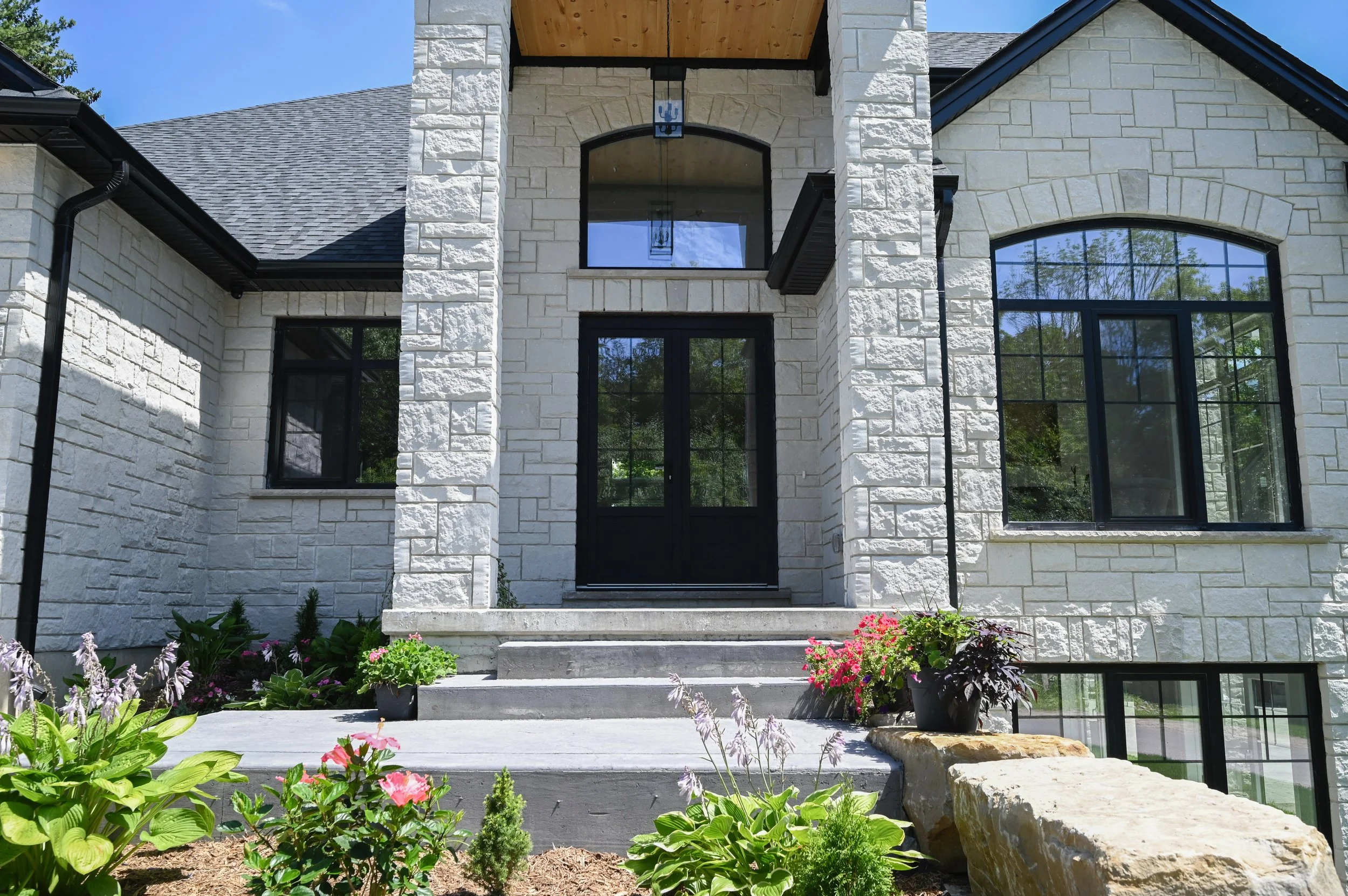 2022_08_08_157_Windermere_Rd_MLS_Pic9.jpg