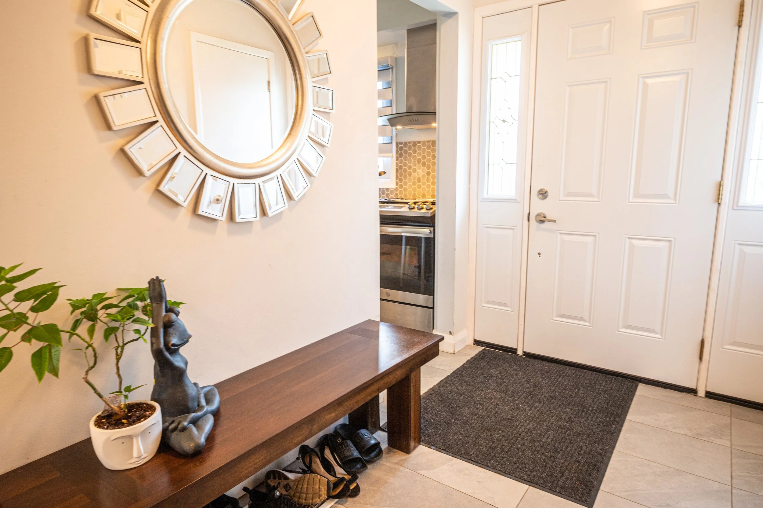 711 Osgoode Dr High Res Pic6.jpg