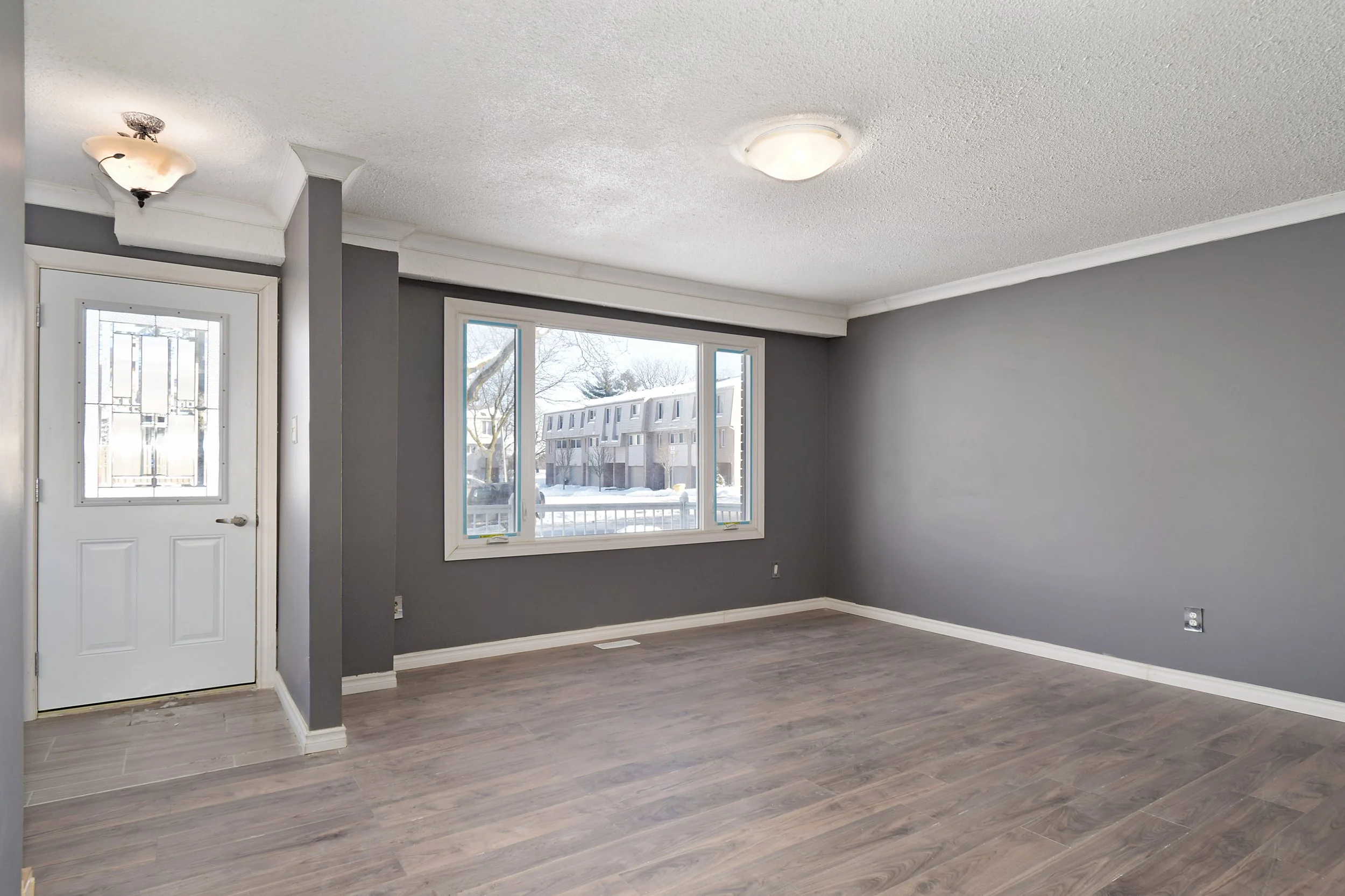 2022_01_24_Zebian_Living room1-Empty.jpg