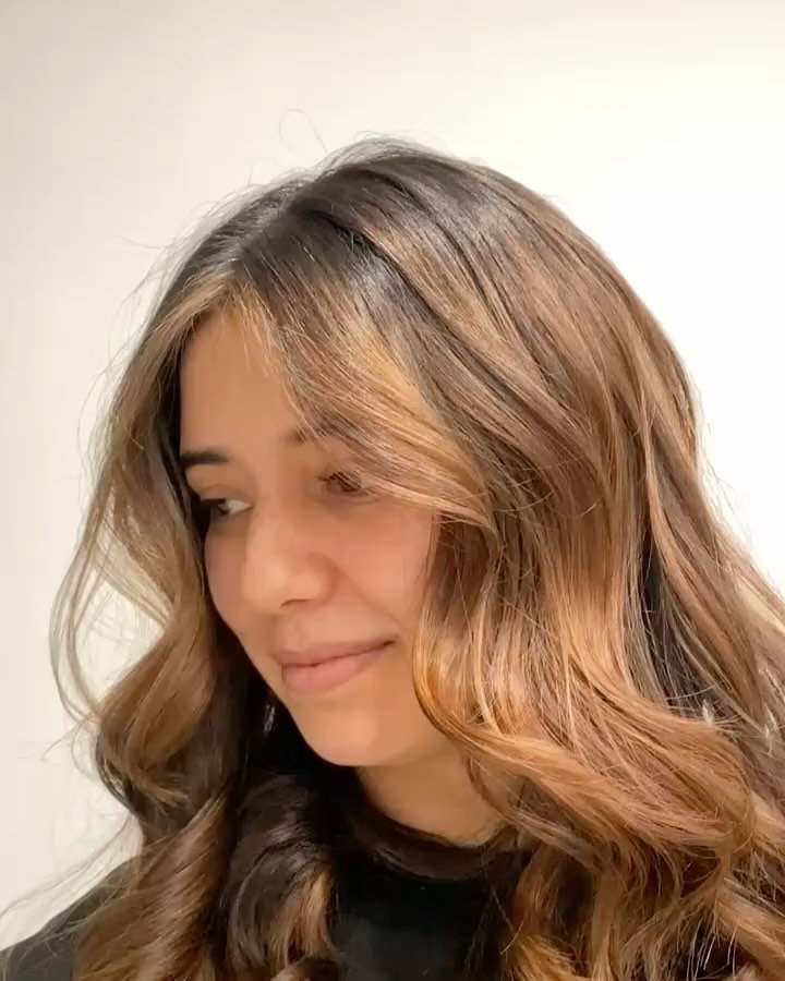 Soft, seamless, and sun-kissed!✨☺️ This brunette balayage is all about effortless dimension @hairby_kat_