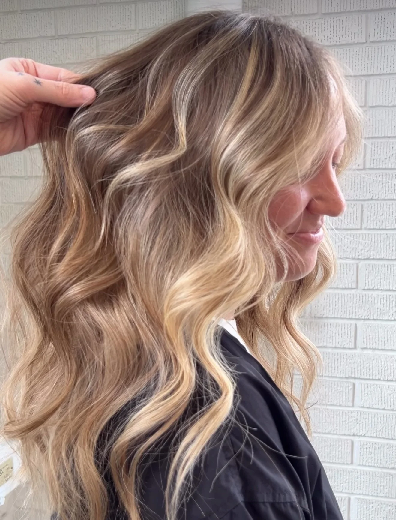 Bombshell Blonde by @caitlinkellyhair ✨