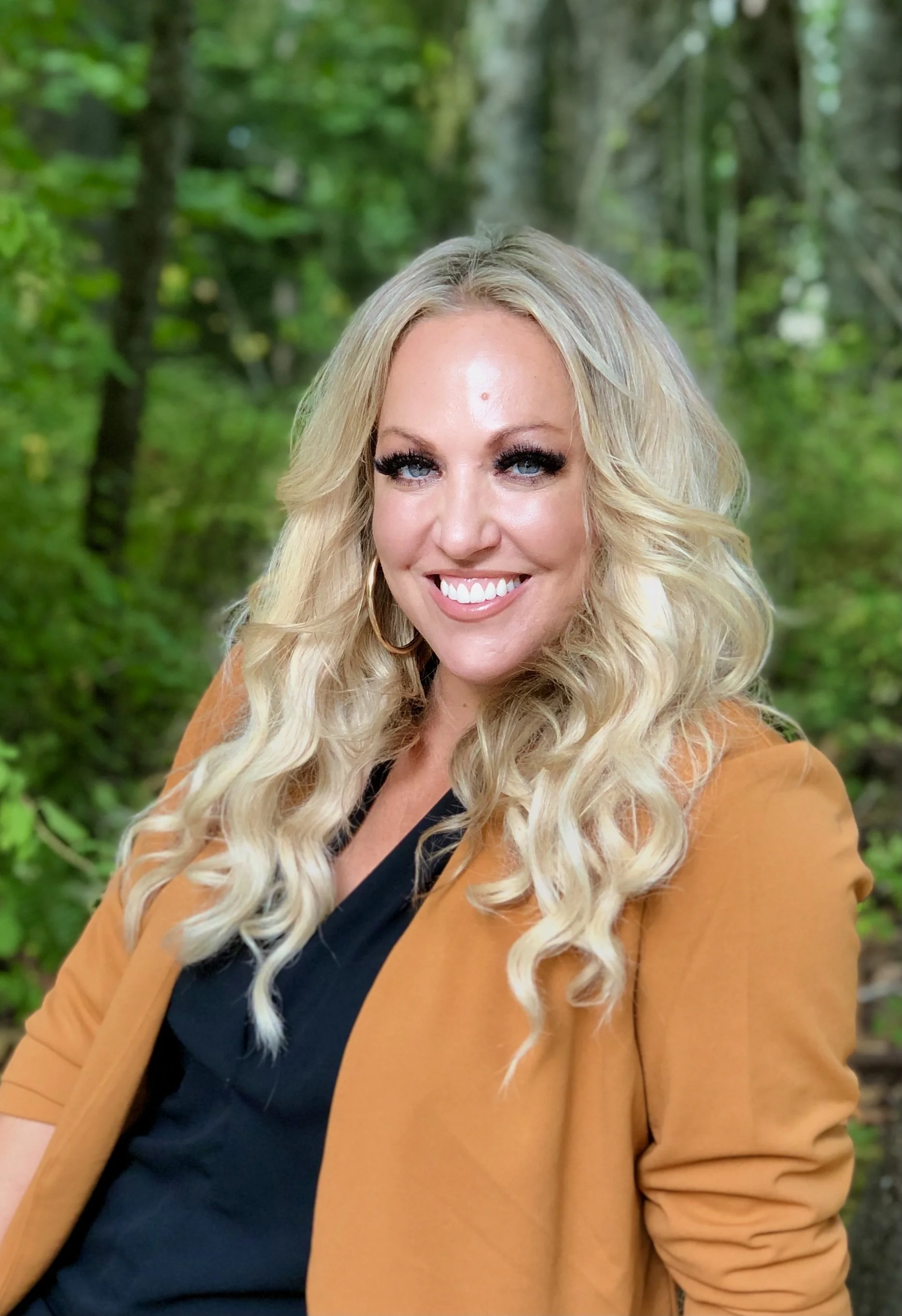 Pink+Bellingham+Real+Estate+Agent+-+Brie+Mueller.jfif