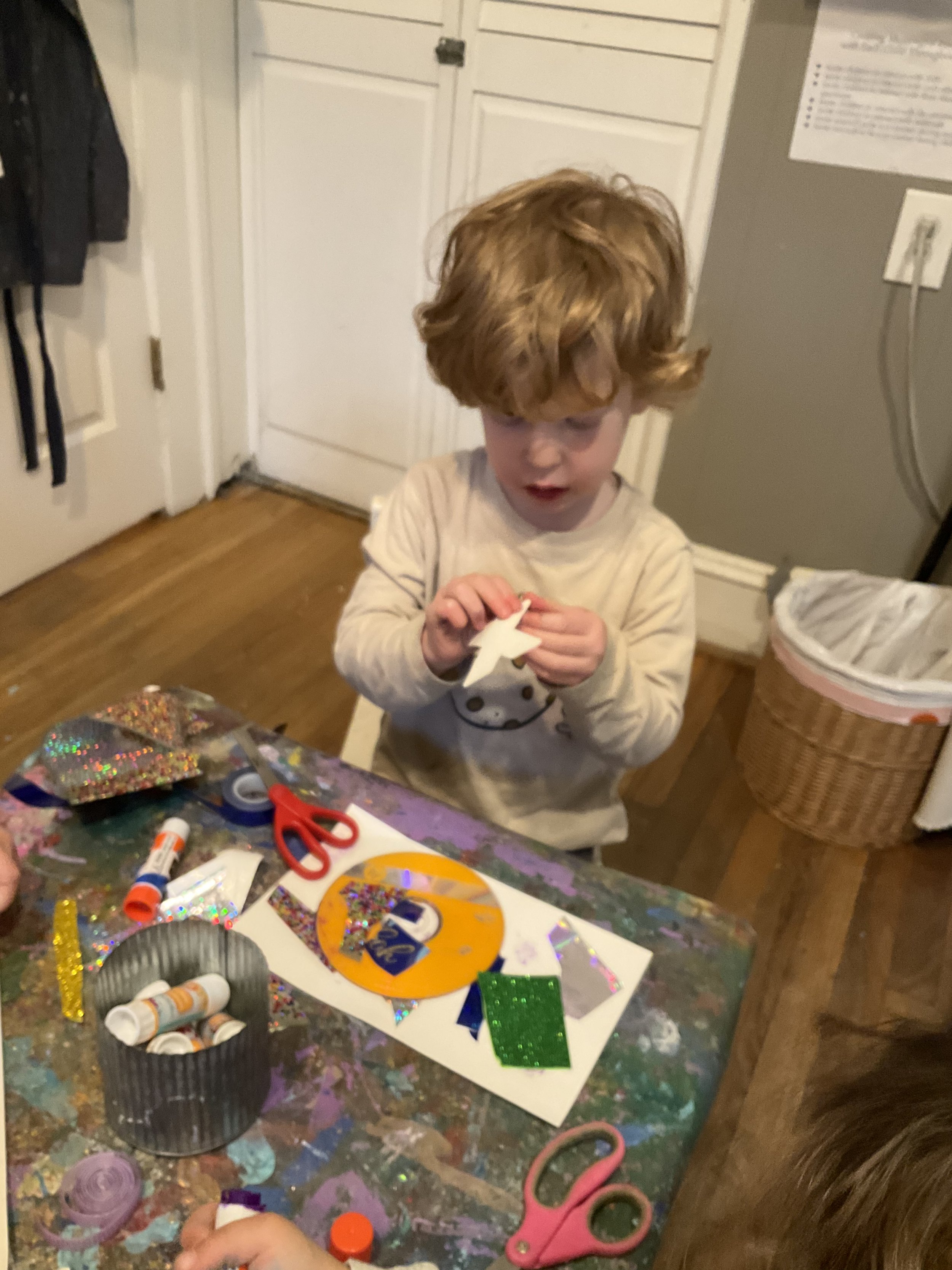 Kitah Bet-2 Makes a Sparkly Collage