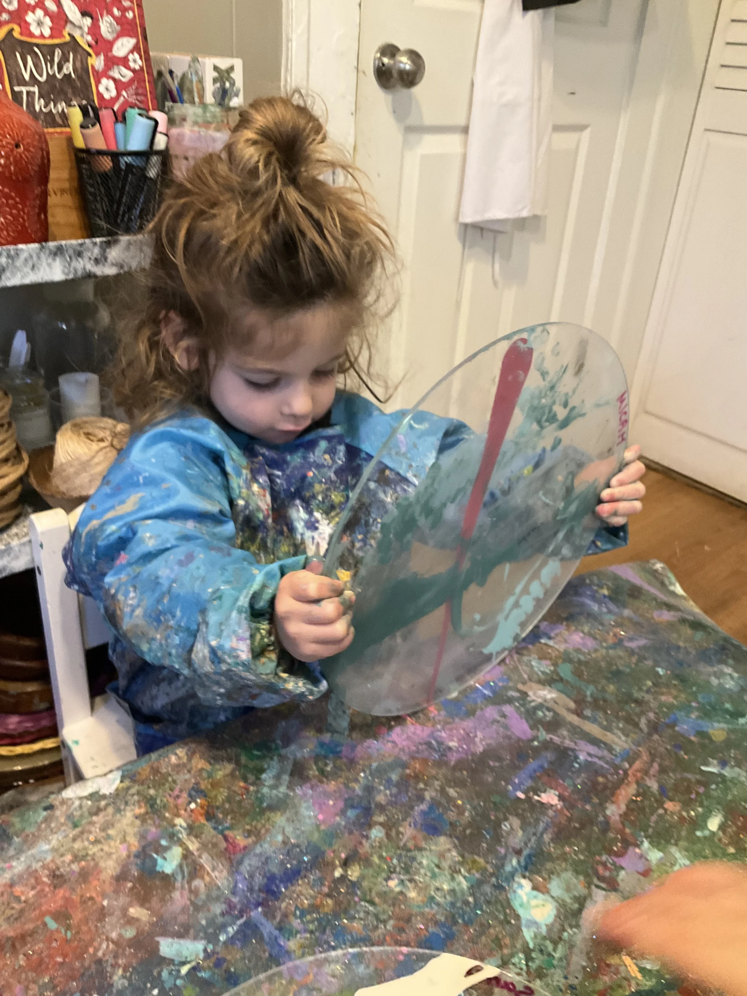 Kitah-Bet-1 Makes Seder Trays