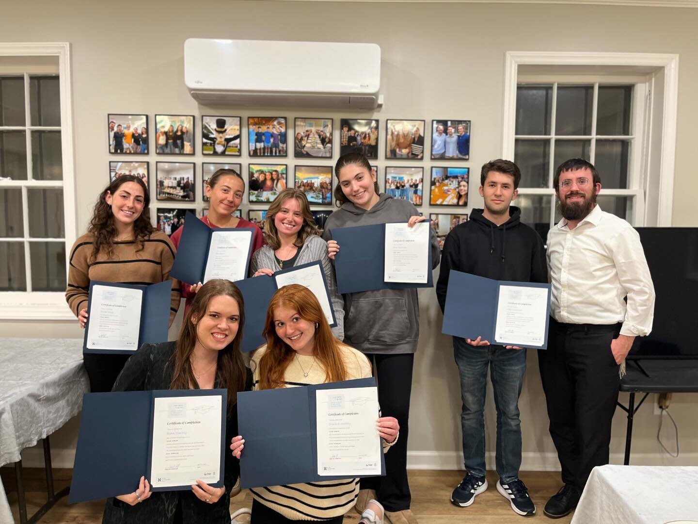 🎉 Mazal Tov to these incredible Jewish Deacs on becoming Sinai Scholars! 🎓

For 8 weeks, they discussed Jewish identity, exploring what it means to be a Jew and how to apply the timeless wisdom of Torah to their daily lives in 2024. 

Through immer