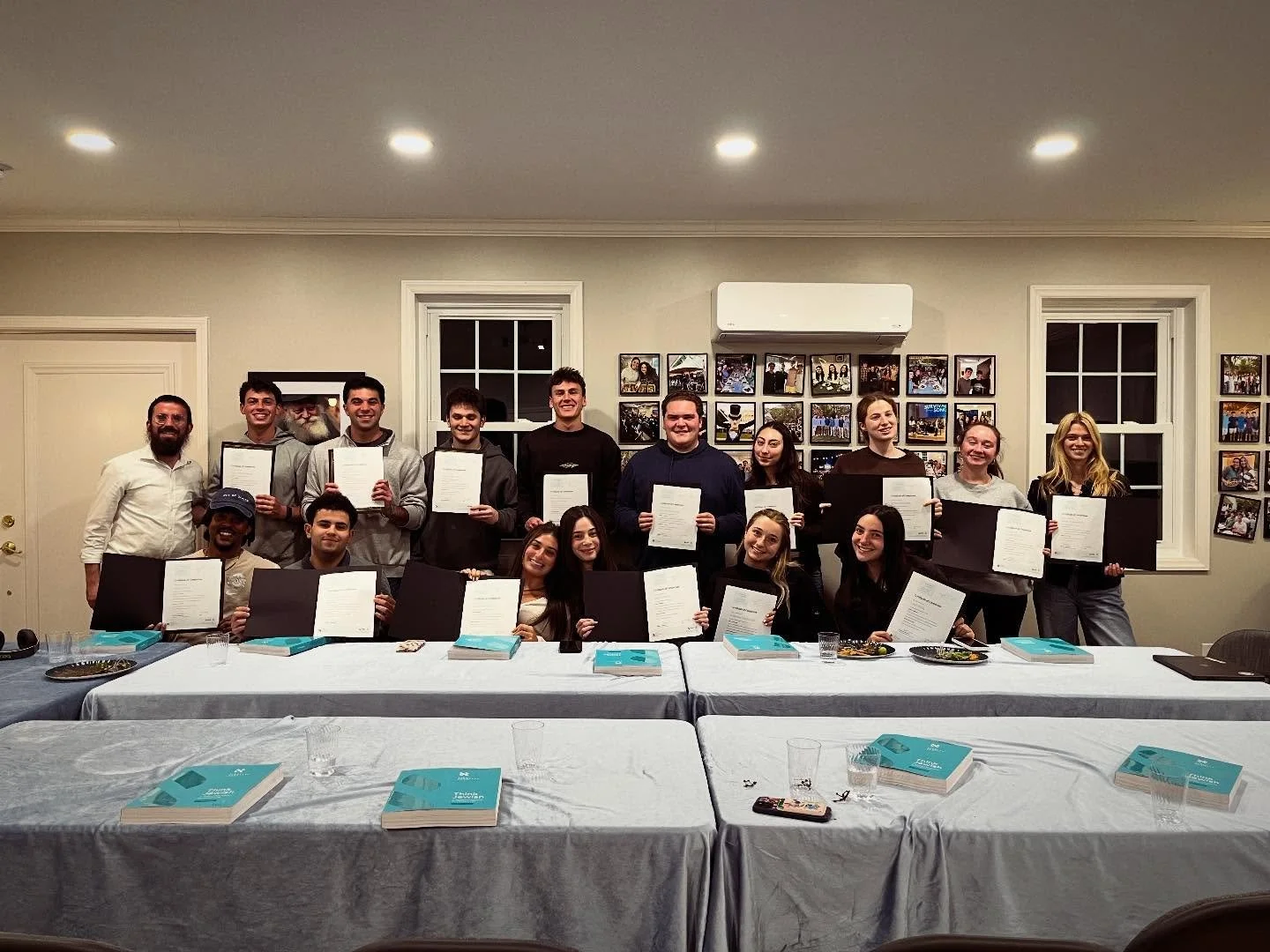 🎓 That&rsquo;s a wrap on Sinai Scholars! 🎉 

Huge Mazal Tov to this incredible cohort of Jewish Deacs who spent 8 weeks exploring big Jewish ideas and what they mean to us in 2026. What a group!