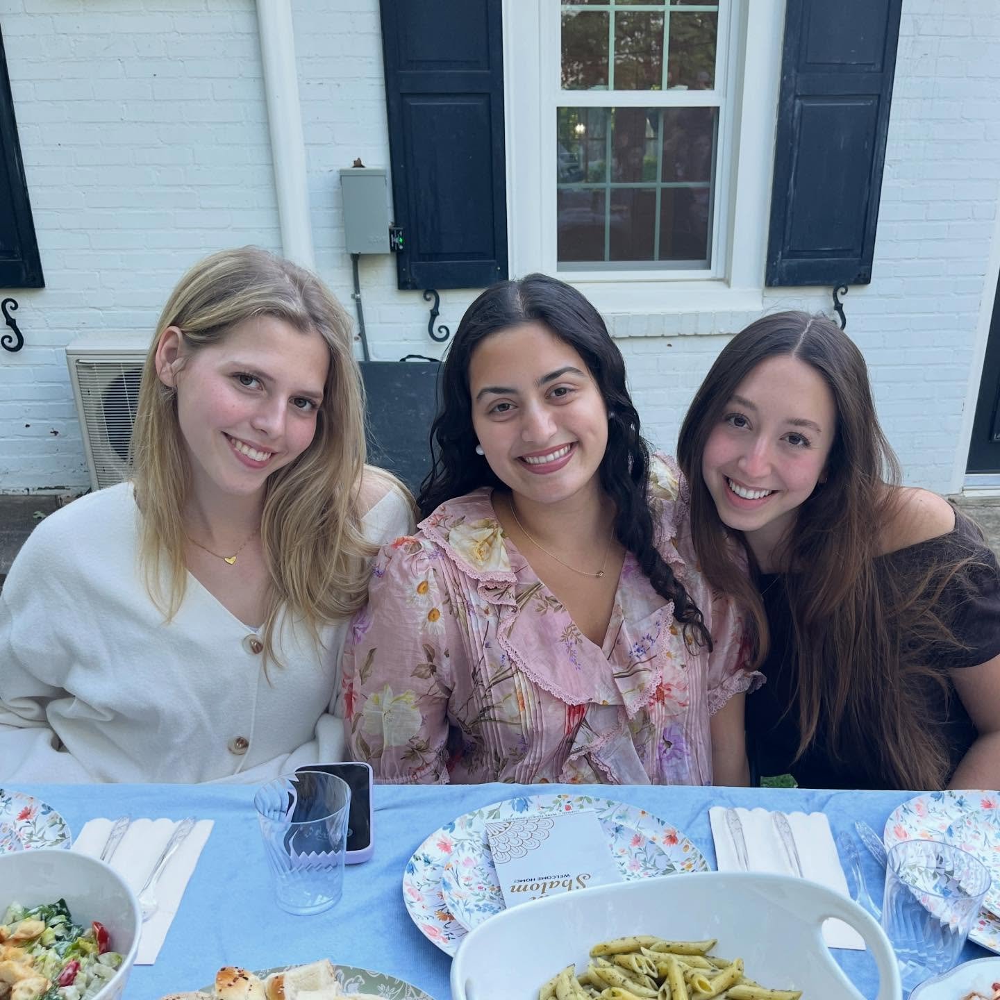 Some of the smiles that filled Chabad this week 💛 Board meetings, study breaks, and a Shabbat dinner for the books!