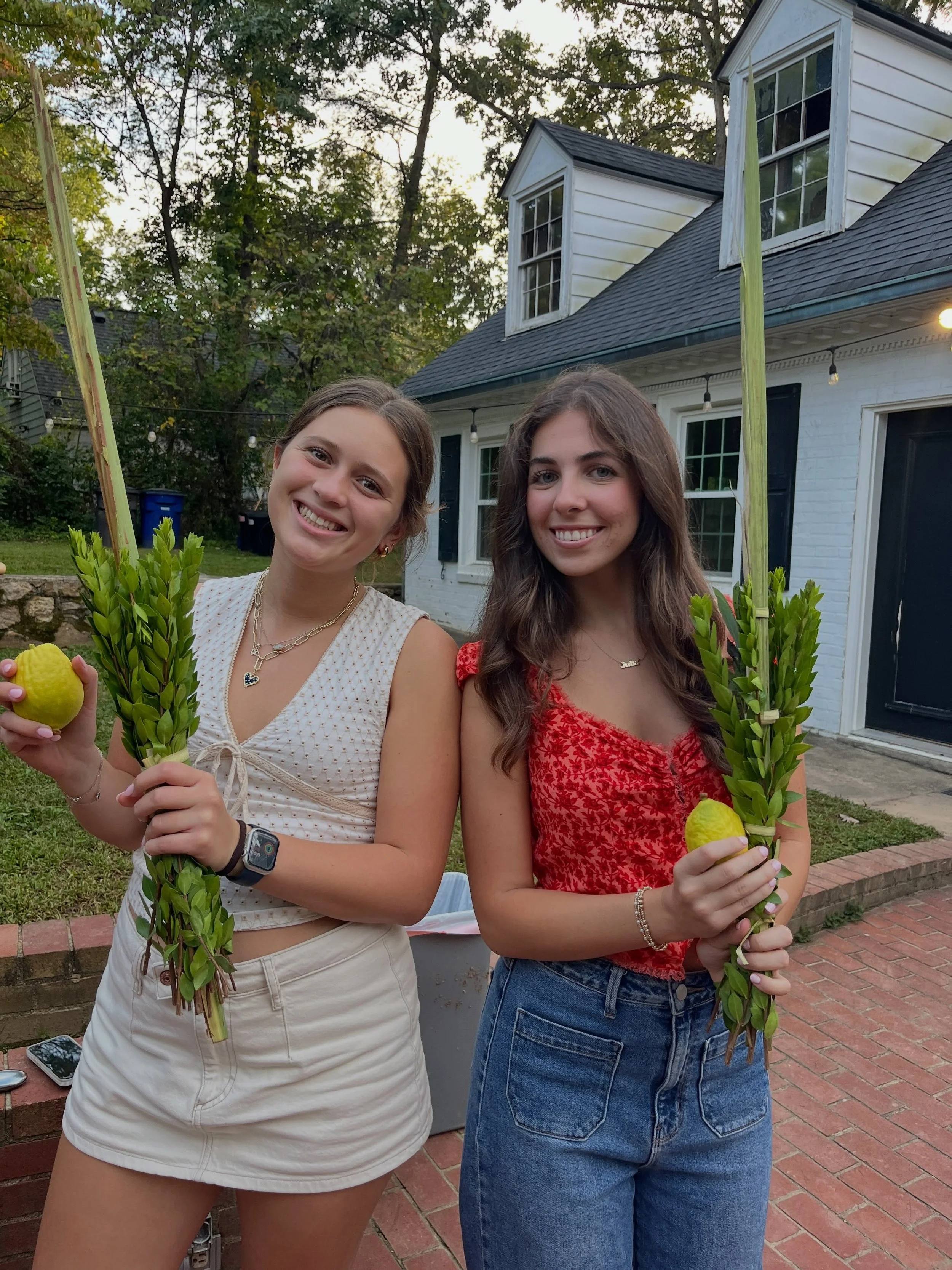 The Sukkot fun keeps rolling! 🥙 Shawarma in the Sukkah, a Sukkah at Hit the Bricks, tons of energy, and so much Sukkot fun with the Jewish Deacs!

We cant wait to see your families this weekend! 🖤💛