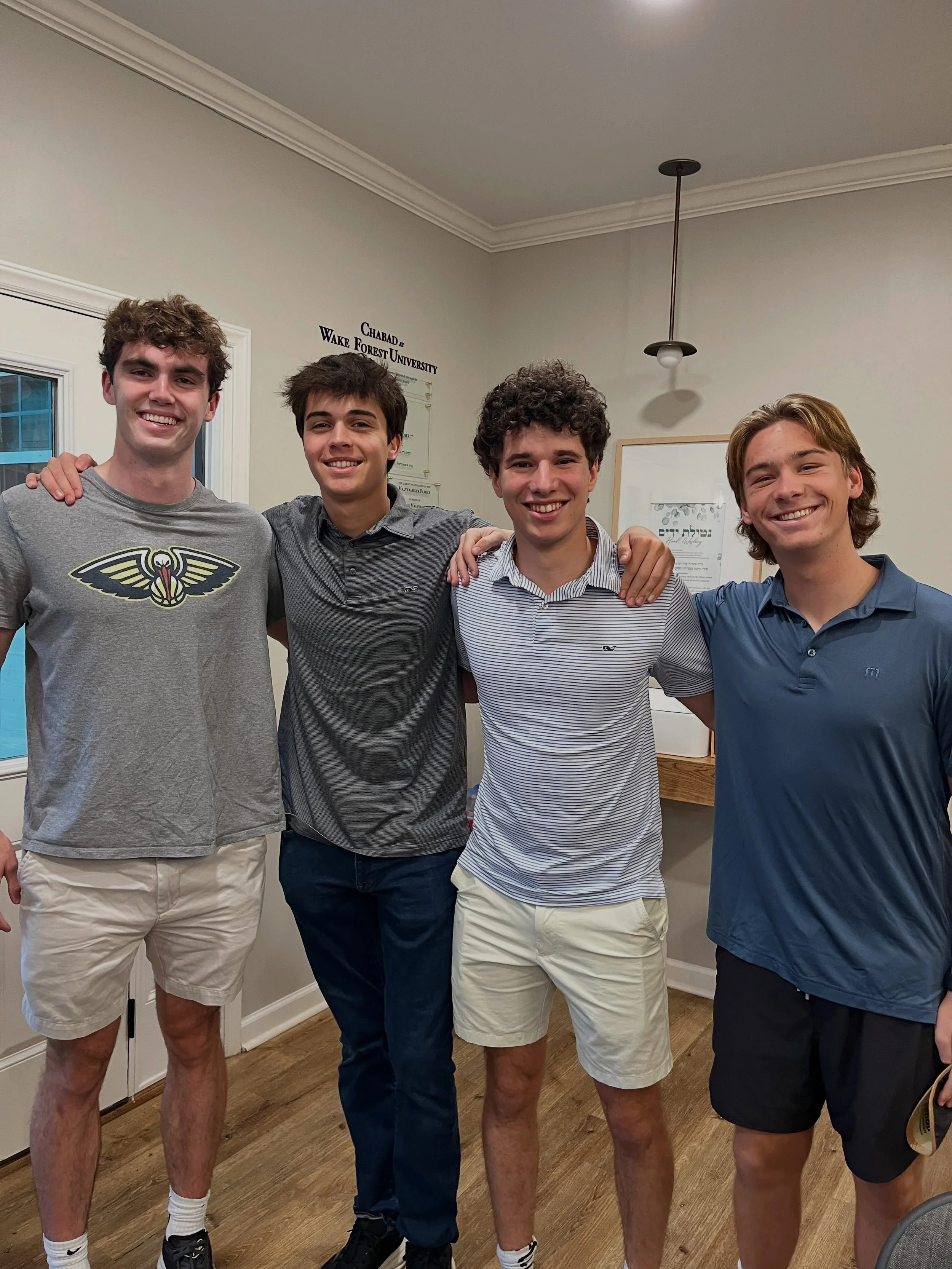 It&rsquo;s never too late to share some pre-Shabbat pics from last week&rsquo;s dinner! Great food, amazing company, and the best energy! ✨

Can&rsquo;t wait for all our fall faves this Shabbat! 🍂