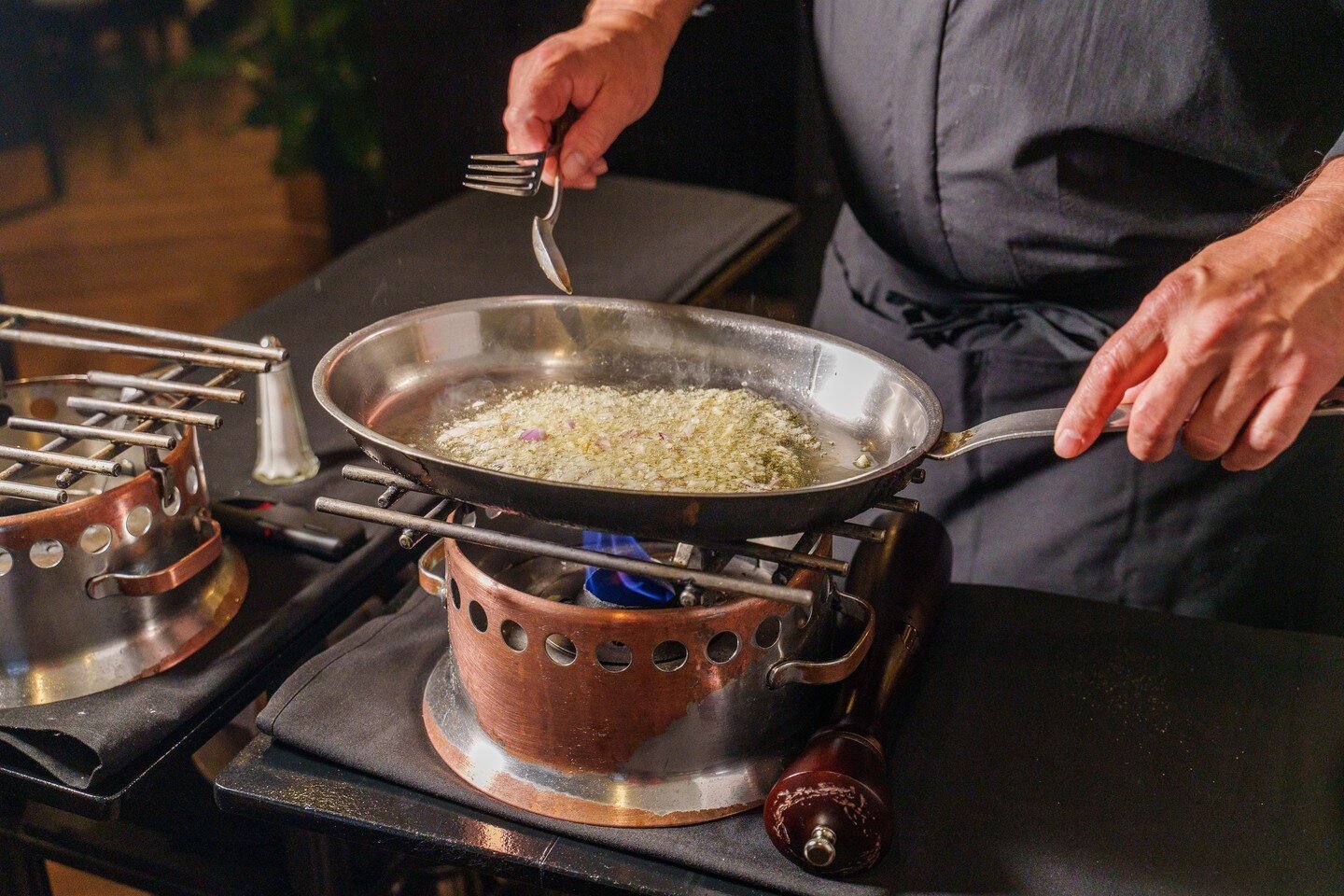 Every delicious meal starts with an incredible presentation! Enjoy dinner and a show with Mezza Luna&rsquo;s tableside cooking services that are bound to make for an unforgettable dining experience.
&bull;
&bull;
&bull;
&bull;
#mezzaluna #italiancuis