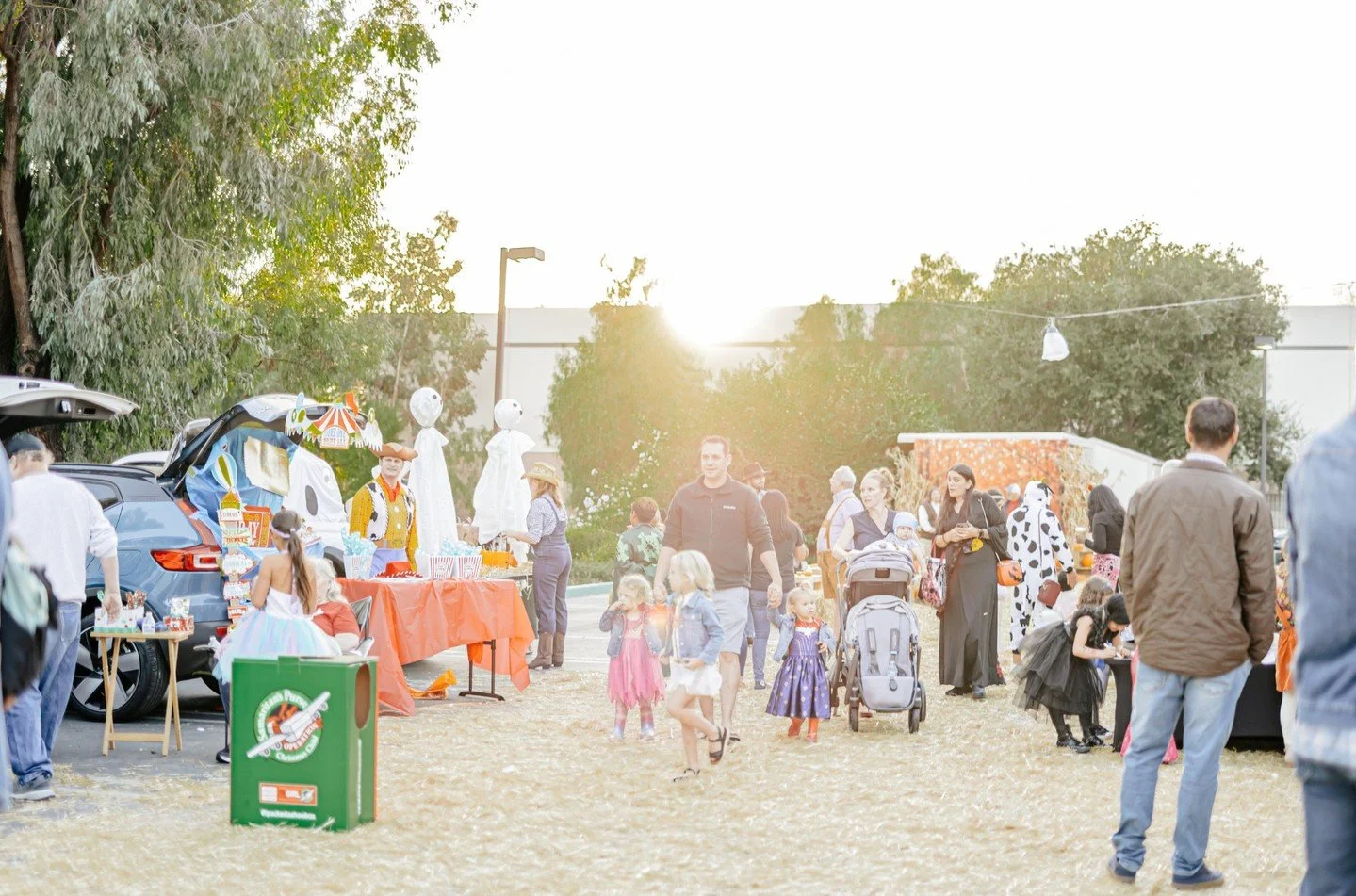 Celebrate Fall with your church family at this year's Harvest Festival! 
.
.
Join us on October 25 from 4-7pm for an evening of trunk-or-treating, dinner, a chili cook-off, games, activities, and more! RSVP at the link in our bio! 
.
.
#LivingOaksChu