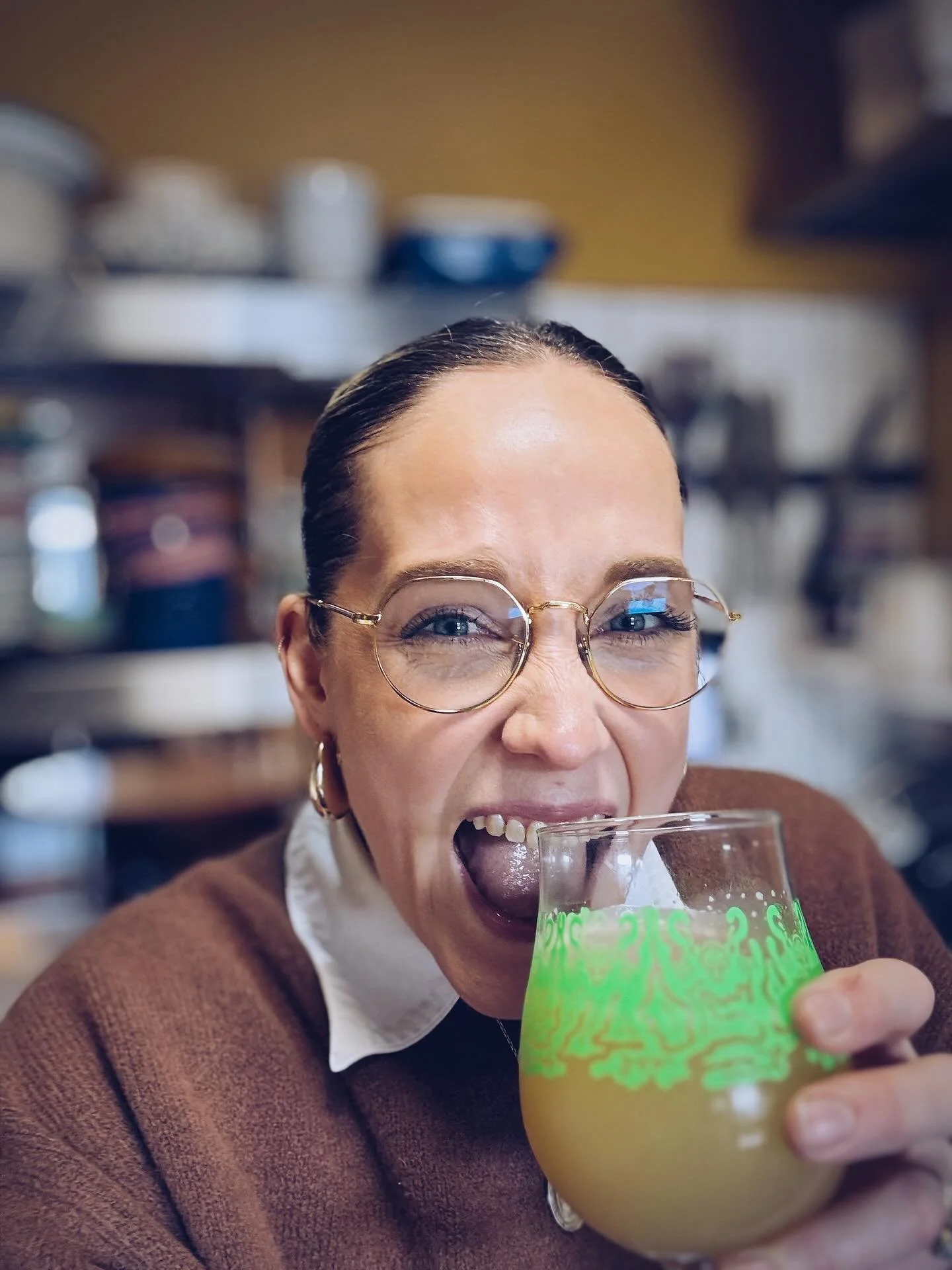 Happy Sunday to MEEEEEEEE!!! 🚨 NEW OMNIPOLLO DIPA IS POURING 🚨 Come now before I drink it all. It&rsquo;s quite frankly the perfect kitchen beer. A cheeky lil collab from @omnipollo and @topplingbrews it&rsquo;s so dank but totally worth the heartb