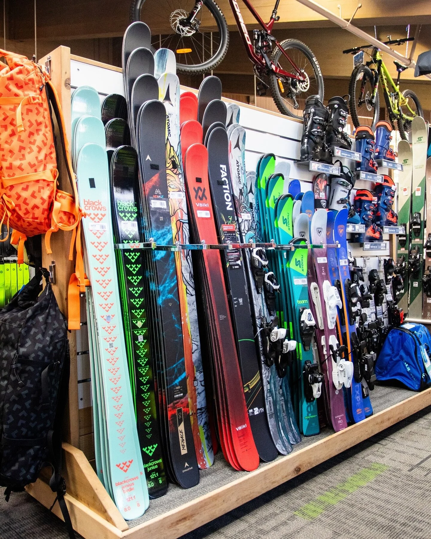 Ski Rentals in Mammoth Lakes — Footloose Sports