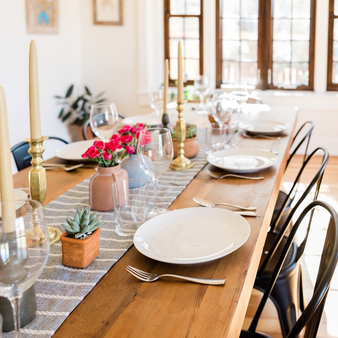 If you are looking for a little extra motivation to get that spring cleaning done, one of my favorite things to do is plan a spring dinner party! The sun is still shining at the end of the day and you'll have an event on the calendar that makes sure 