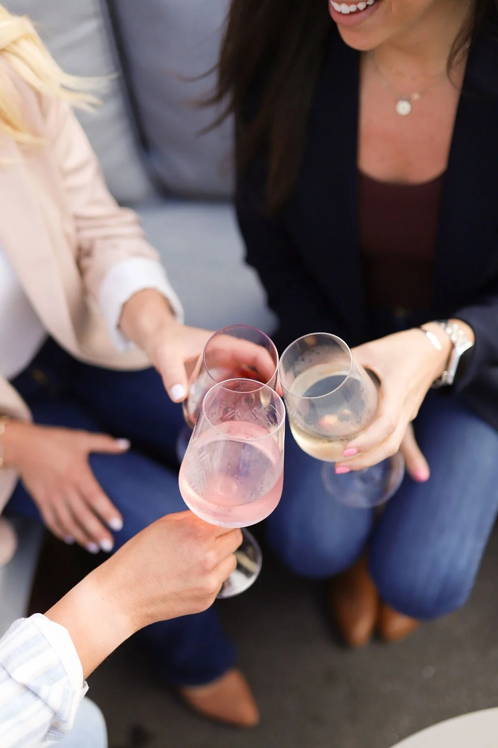 Cheers to Friday and thank goodness summer isn't over just yet! 🌞 One of my favorite parts of summer is the very end. I have always loved soaking in those warm, late summer days, hoping for a warm September. Here's to good weather and living in the 