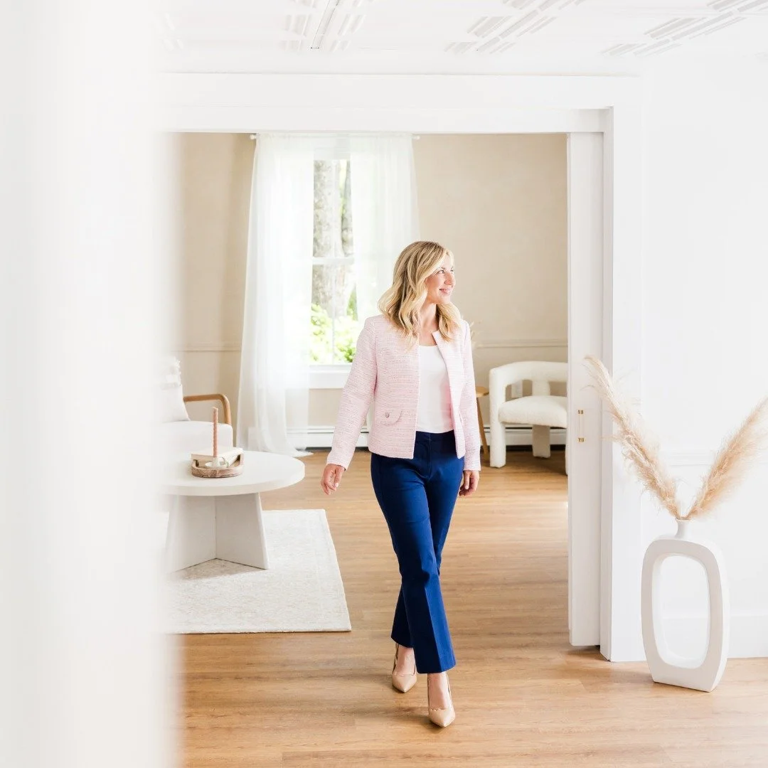 Thinking about house hunting this winter? ❄️
With fewer buyers out there and a chance to see how homes really perform in the cold, it&rsquo;s a surprisingly smart time to shop. Let&rsquo;s find the perfect spot for you this season!