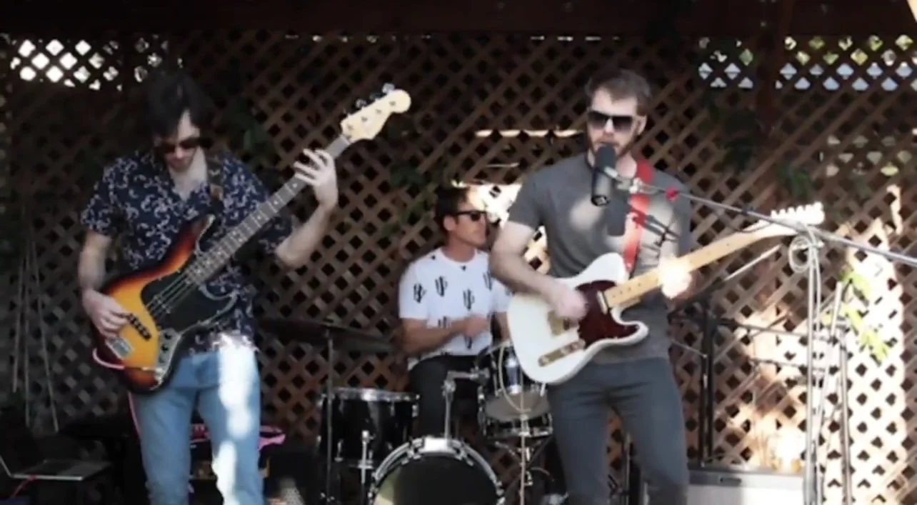 Live Music with Goodbye Waves