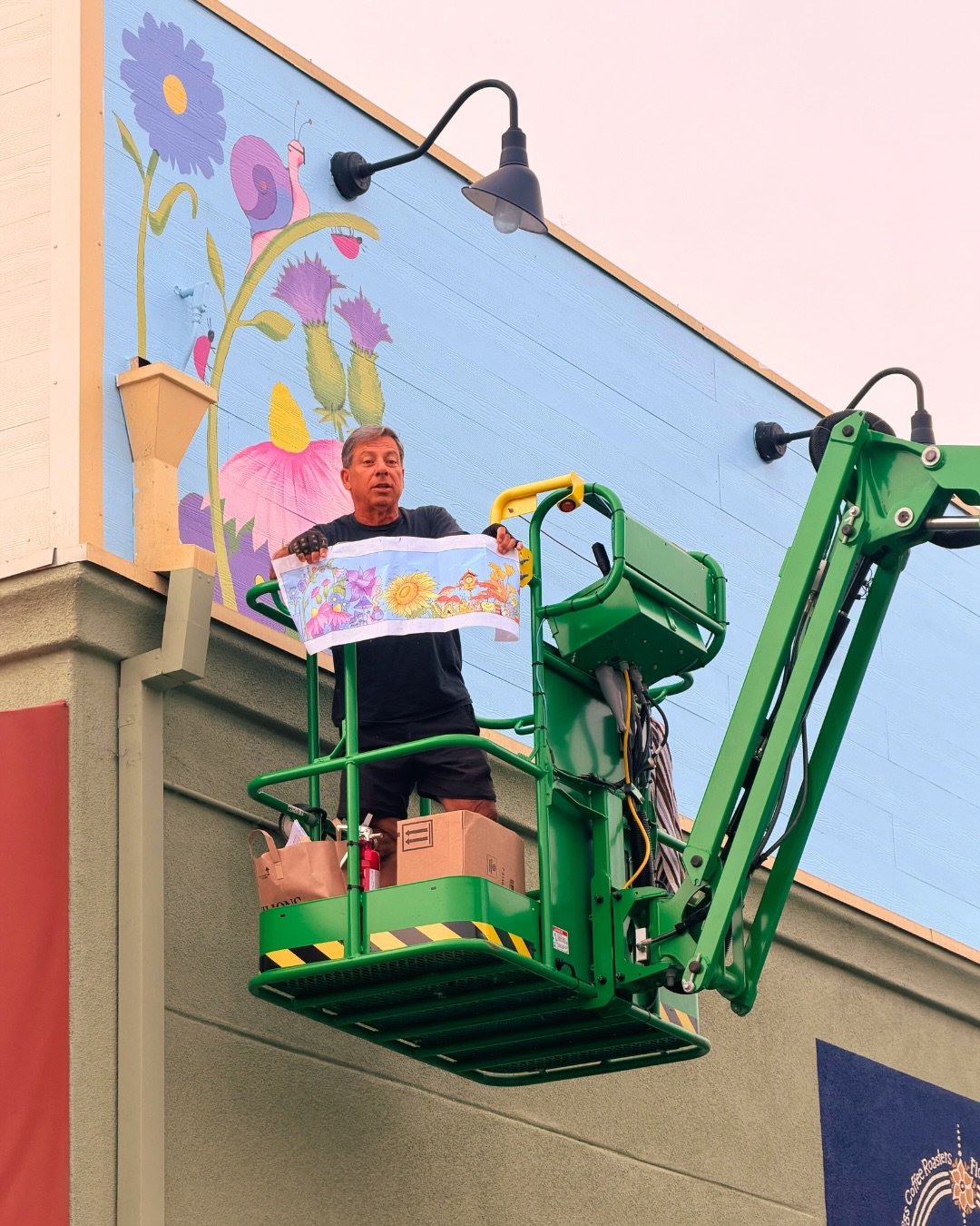 We are beyond blessed to have such talented, sweet souls in our community 💐🌺🌷🌻

The most epic mural is coming to life at The Flower Pot! Brought to you by the one and only, Steve ❤️ a long time customer and ray of sunshine. Thank you for all of y