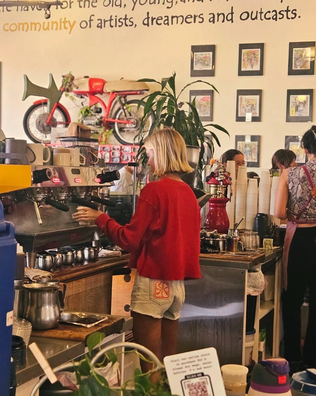 Happy Hump Day!!

Don&rsquo;t forgot to enter our gift card giveaway! (Pinned to the top of our feed) So you can win a $25 gift card 💛

#humpday #lajollaca #lajollacafe #sandiegocafe #sandirgocoffee