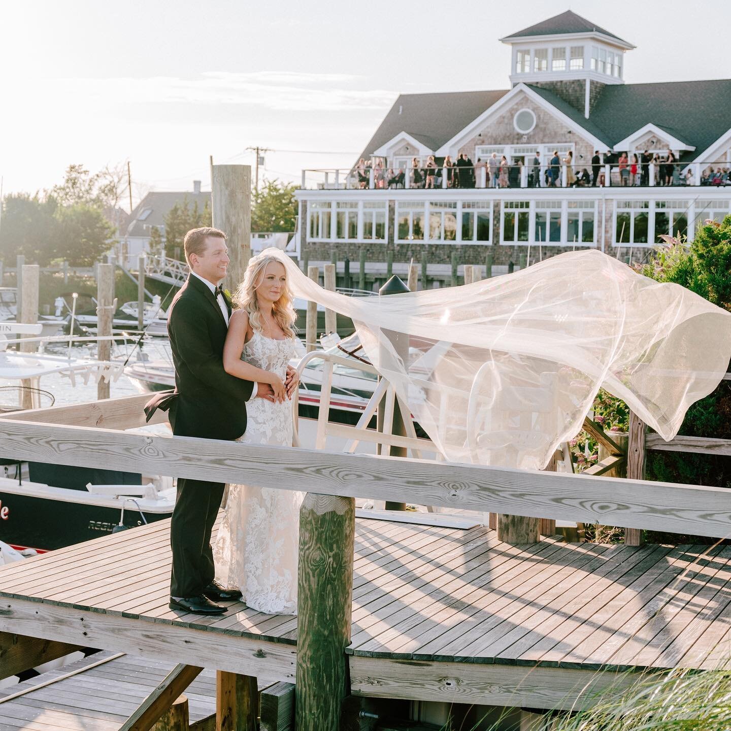 Lacy &amp; Rob&rsquo;s Northfork New York wedding at @peconicbayyachtclub is featured today on @caratsandcake 🤍🤍🤍

Link in bio under #caratsandcake features!!

PHOTOS @betsiewing 
@moniquelhuillierbride⁠
@alexandrebirman⁠
@amsale⁠
@forestotuxedo⁠
