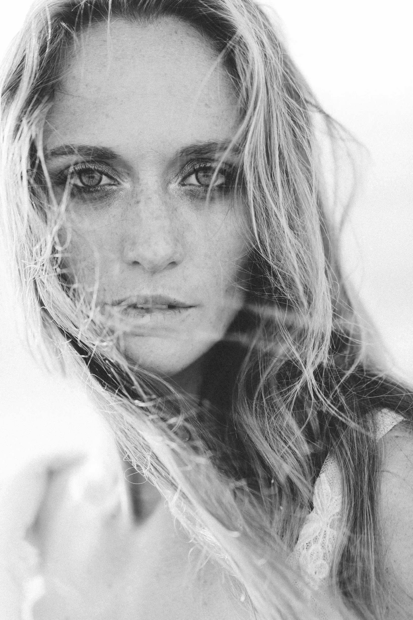Black and white actor headshot of a woman with natural hair photographed by Denver headshot photographer Betsi Ewing