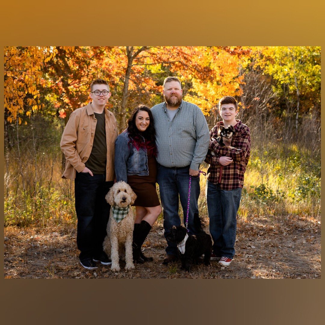 Leisdon Family

I love these people 💕  I am so excited when I get to include the 4-legged family members!