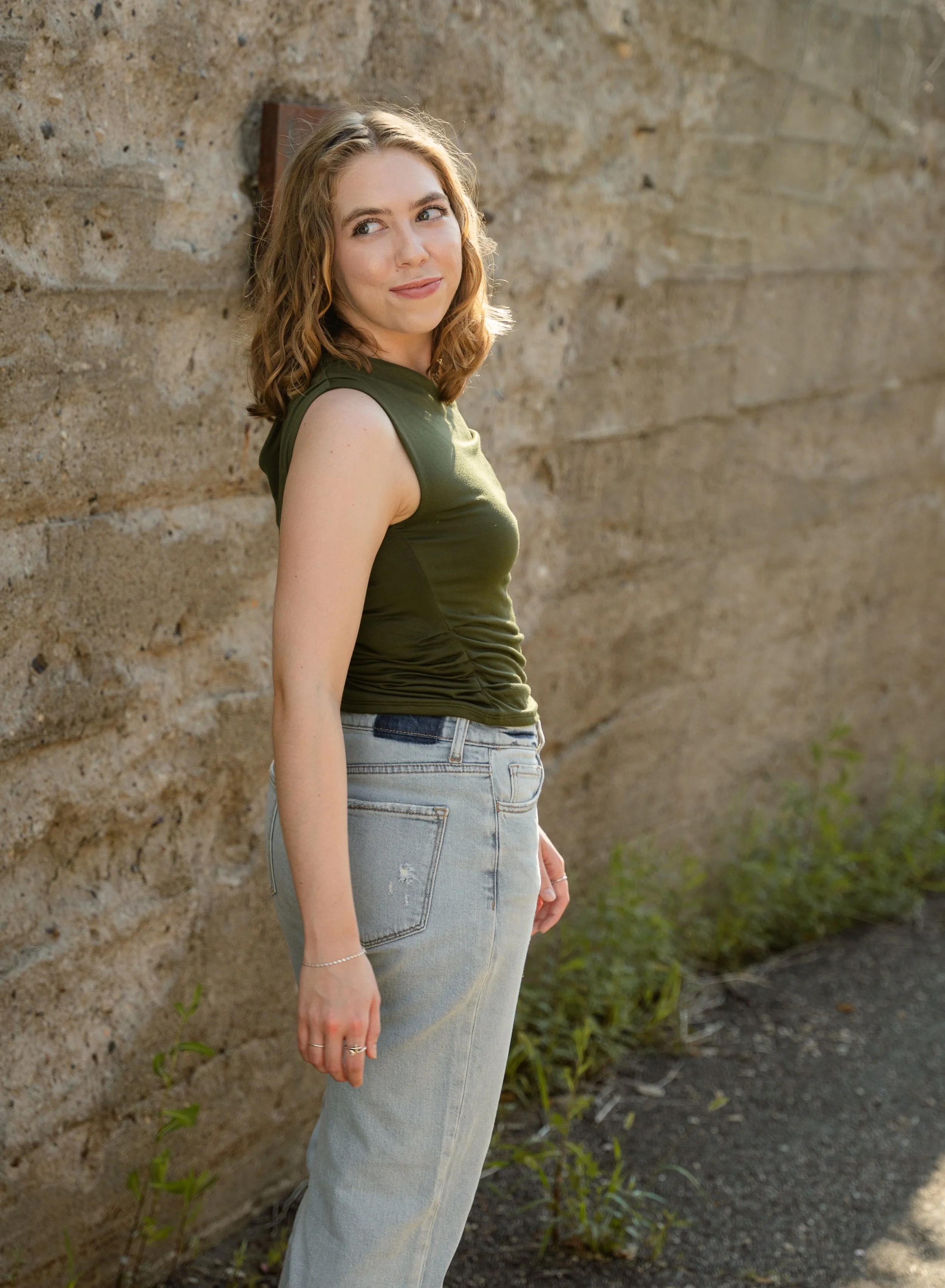 senior girl downtown anoka urban brick