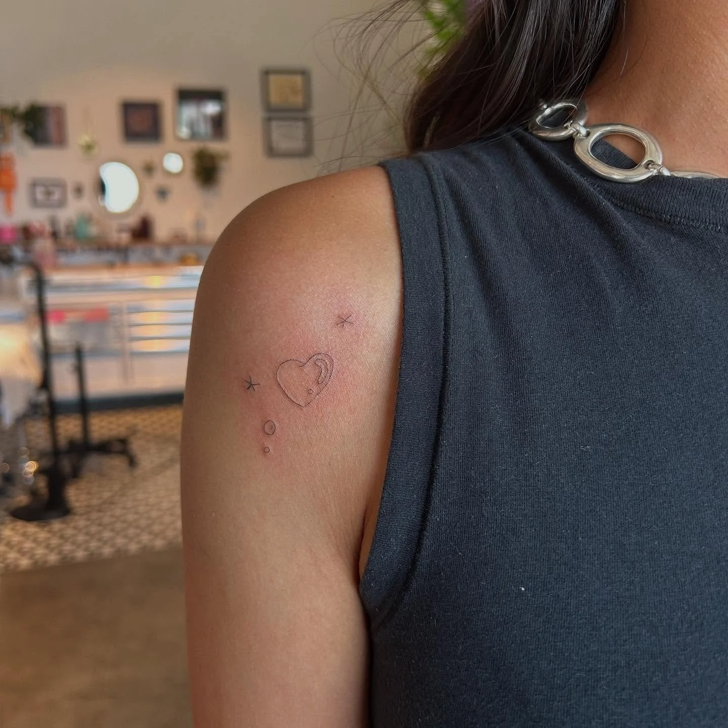 dainty heart bubbles 🩷🫧

created at @opaltattoostudio 

✿ books open for the rest of the summer ✿
.
.
.
.
.
#fineline #finelinetattoo #losangeles #losangelestattooartist #qttr #queertattooartist #femaletattooartist