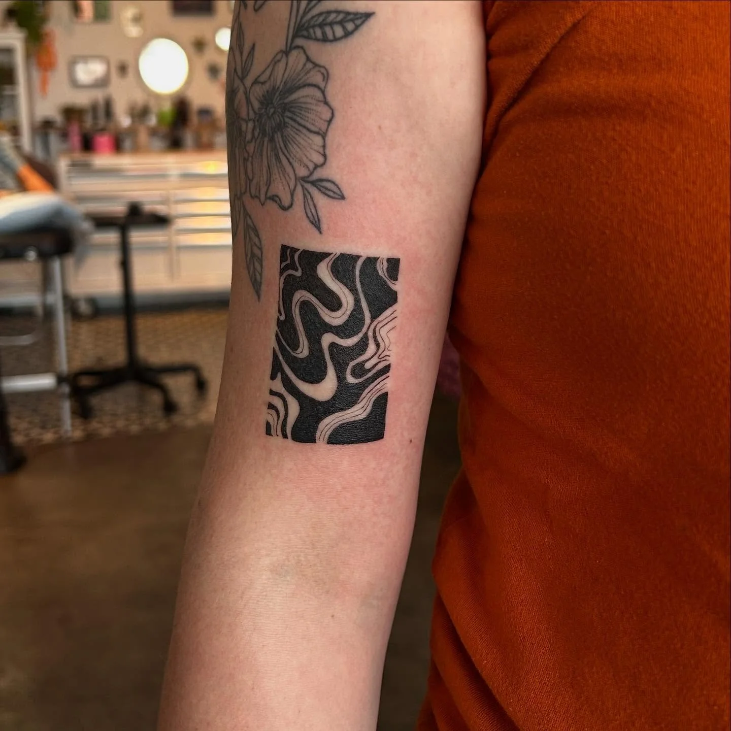 funky abstract square 🖤

created at @opaltattoostudio 

✿ books open for the rest of the summer ✿
.
.
.
.
.
#fineline #finelinetattoo #losangeles #losangelestattooartist #qttr #queertattooartist #femaletattooartist