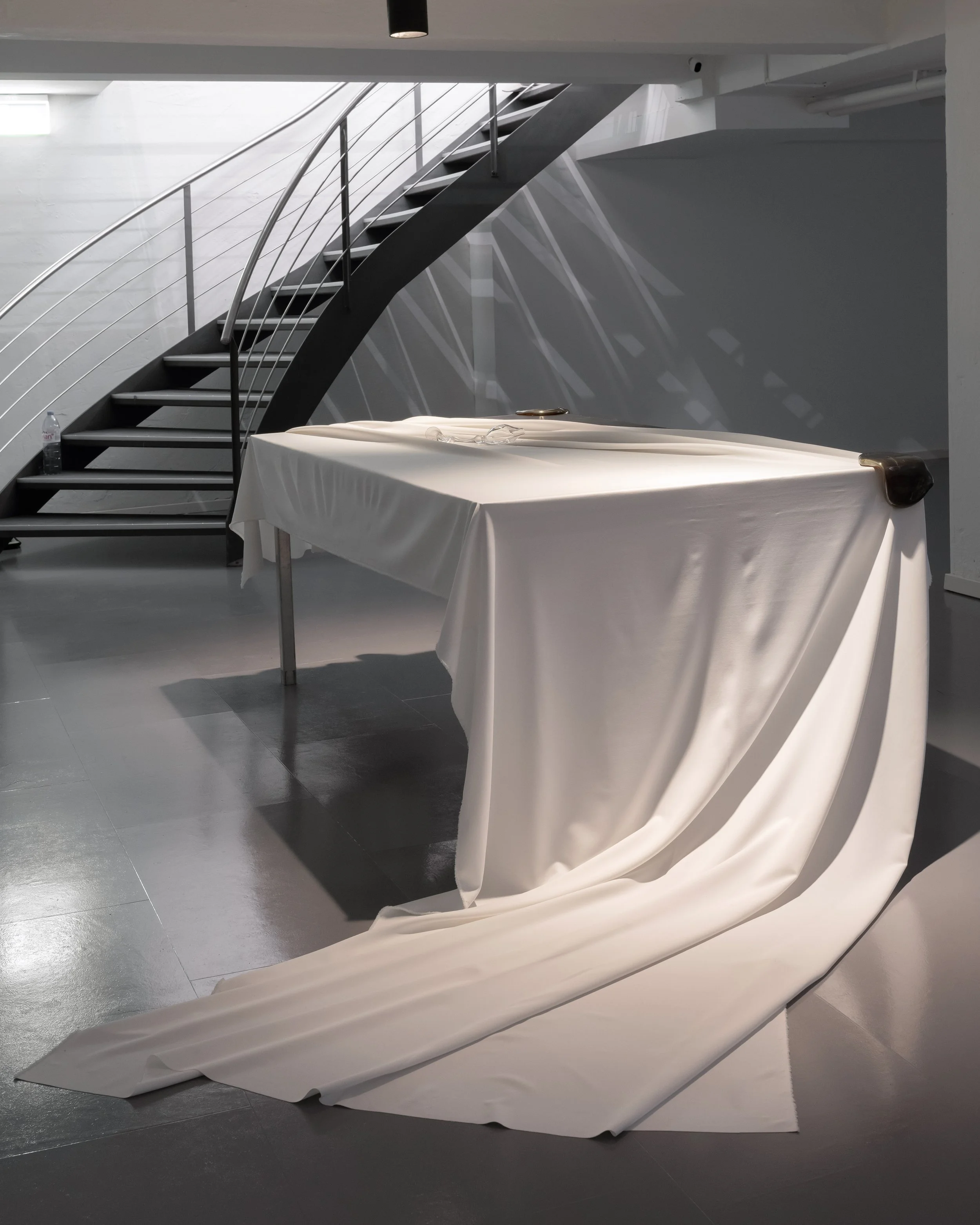 Untitled, 2022
Stage elements, glass objects, cloth, 
sound track "Big Once" (gallery version) 
1/5 + 1 artist proof
Dimensions variable