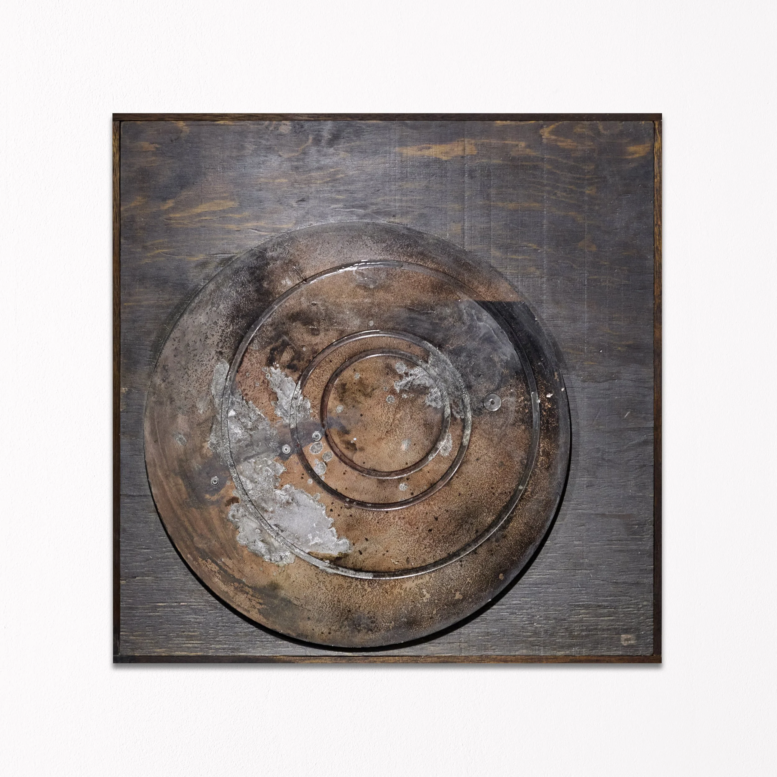 Marie Matusz
All travellers, adventurers 2025
Mahogany wood, acrylic paint, lacquered resin on forex
55 x 55 x 3.5 cm