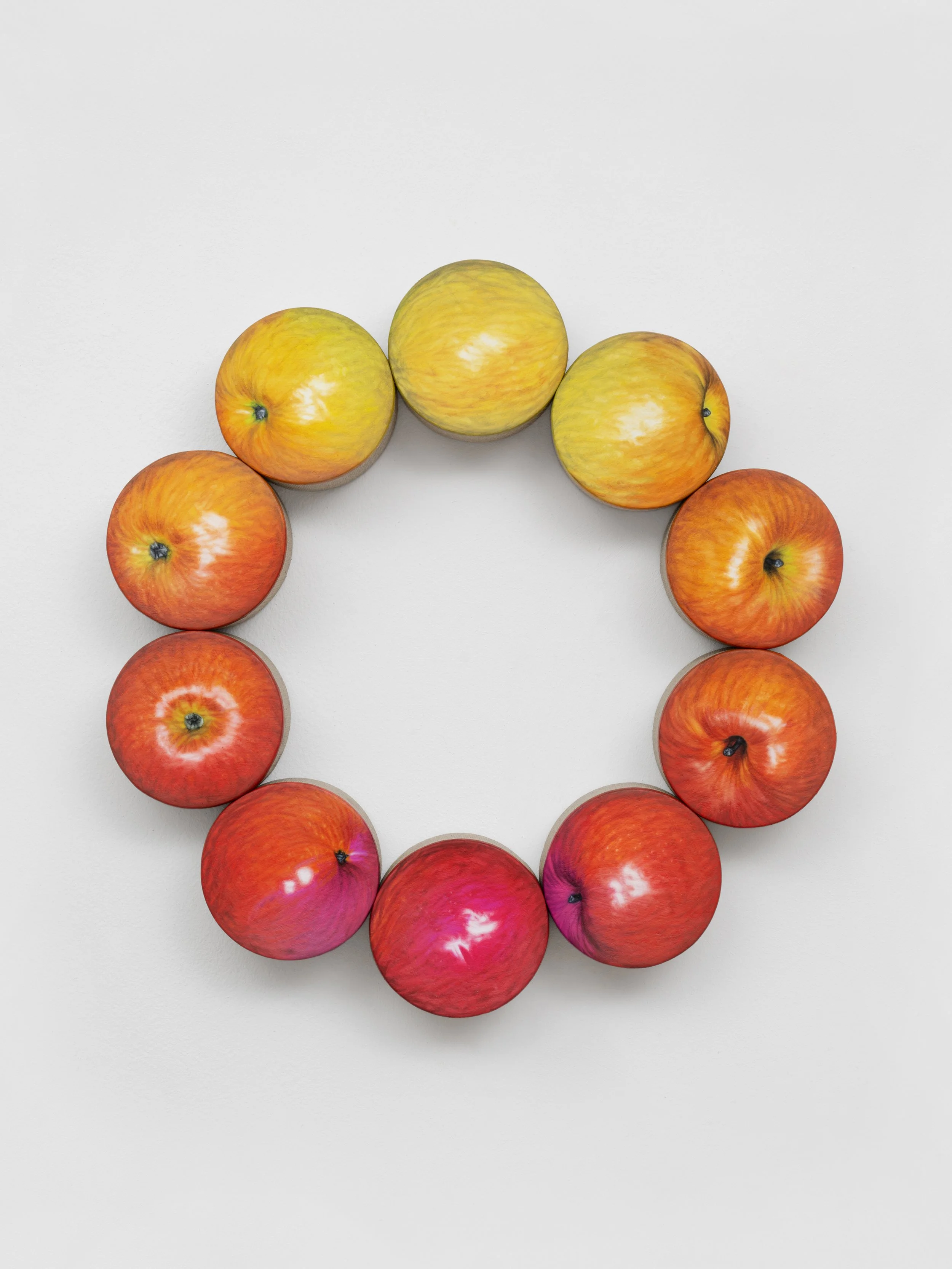 Marius Steiger
Apple Circle, 2025
Oil and acrylic on linen
38 × 38 × 4.5 cm / 15 × 15 × 1 ¾ in