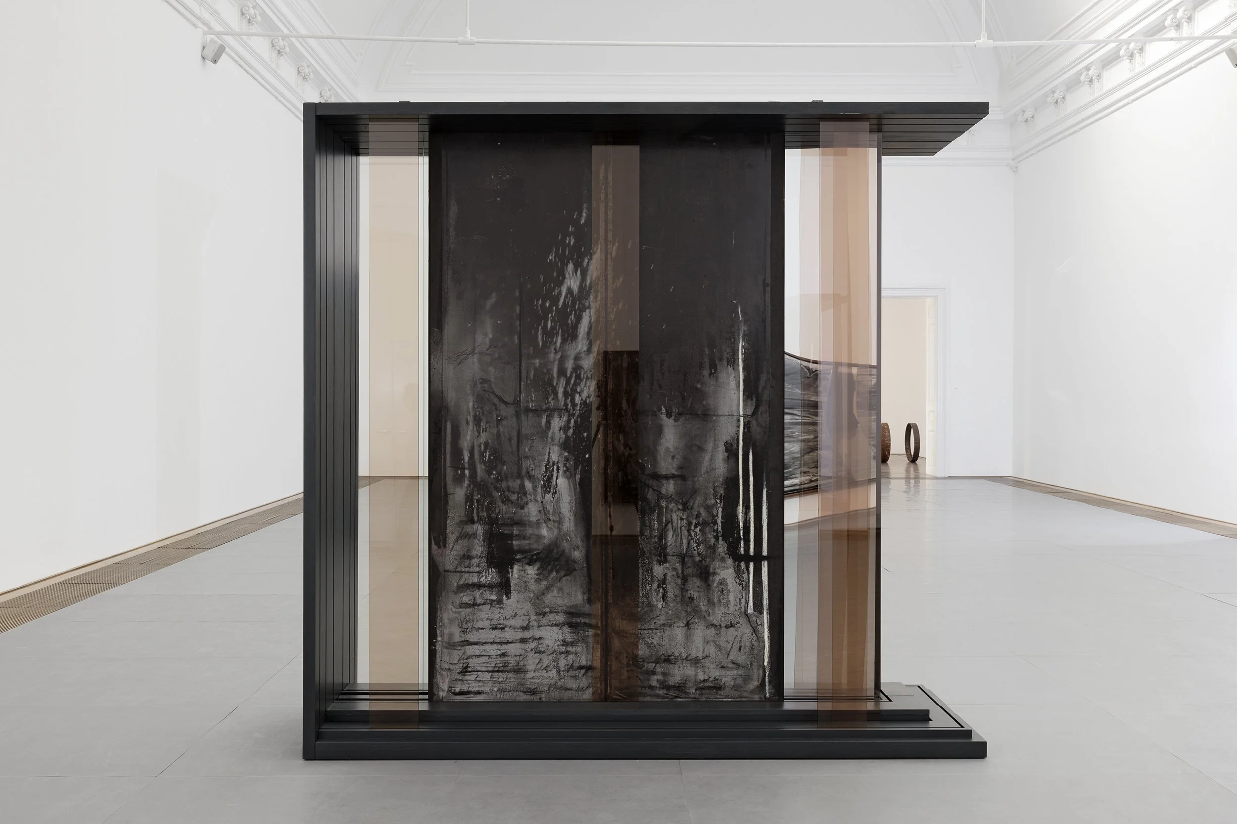 Marie Matusz
Towards Vanishing: Hommage-Letter, 
Image-Density, 2025
Natural pigment, varnish, lacquer, graphite 
and oil paint on phenolic plywood, MDF, PMMA, 
mahogany
260 x 260 x 25