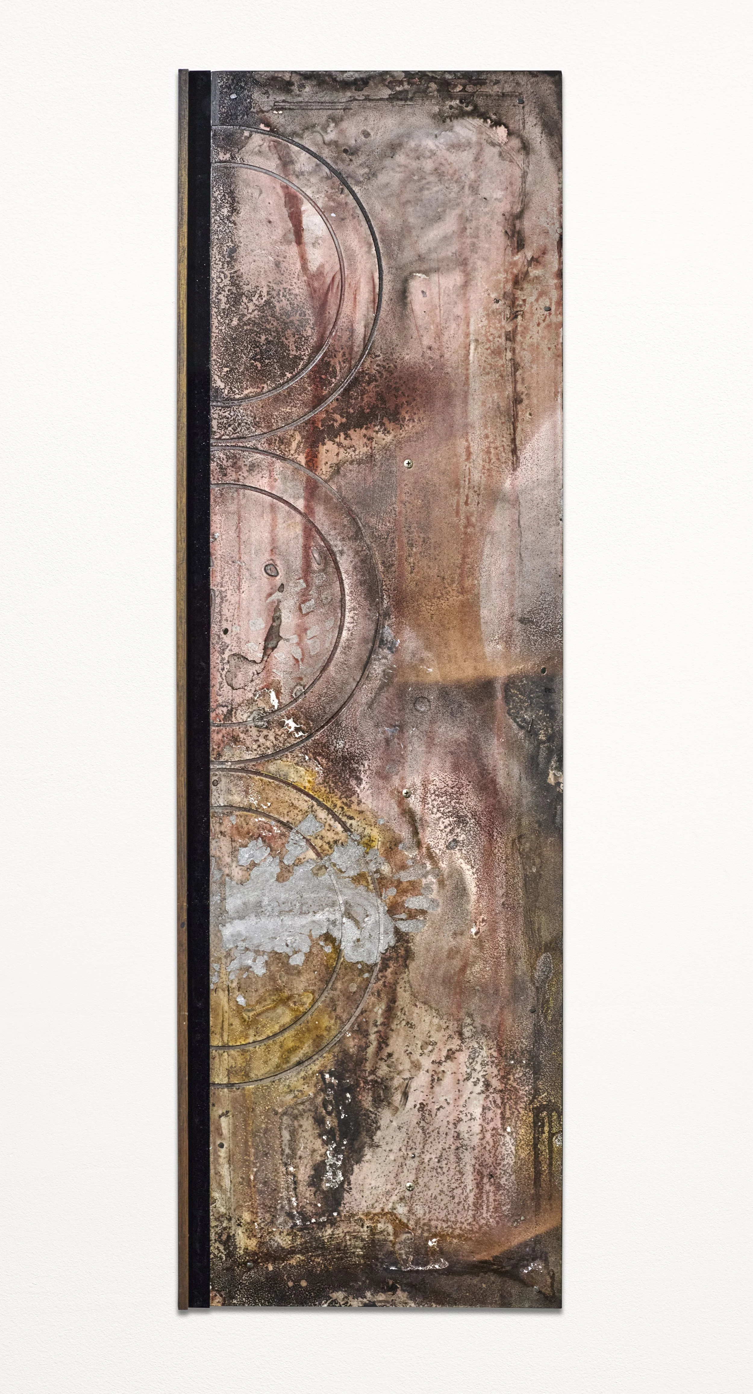 Marie Matusz
Standard Operating Procedure (II), 2025
Mahogany wood, acrylic paint, lacquered resin on forex and acrylic glass
34.5 x 112 x 4 cm