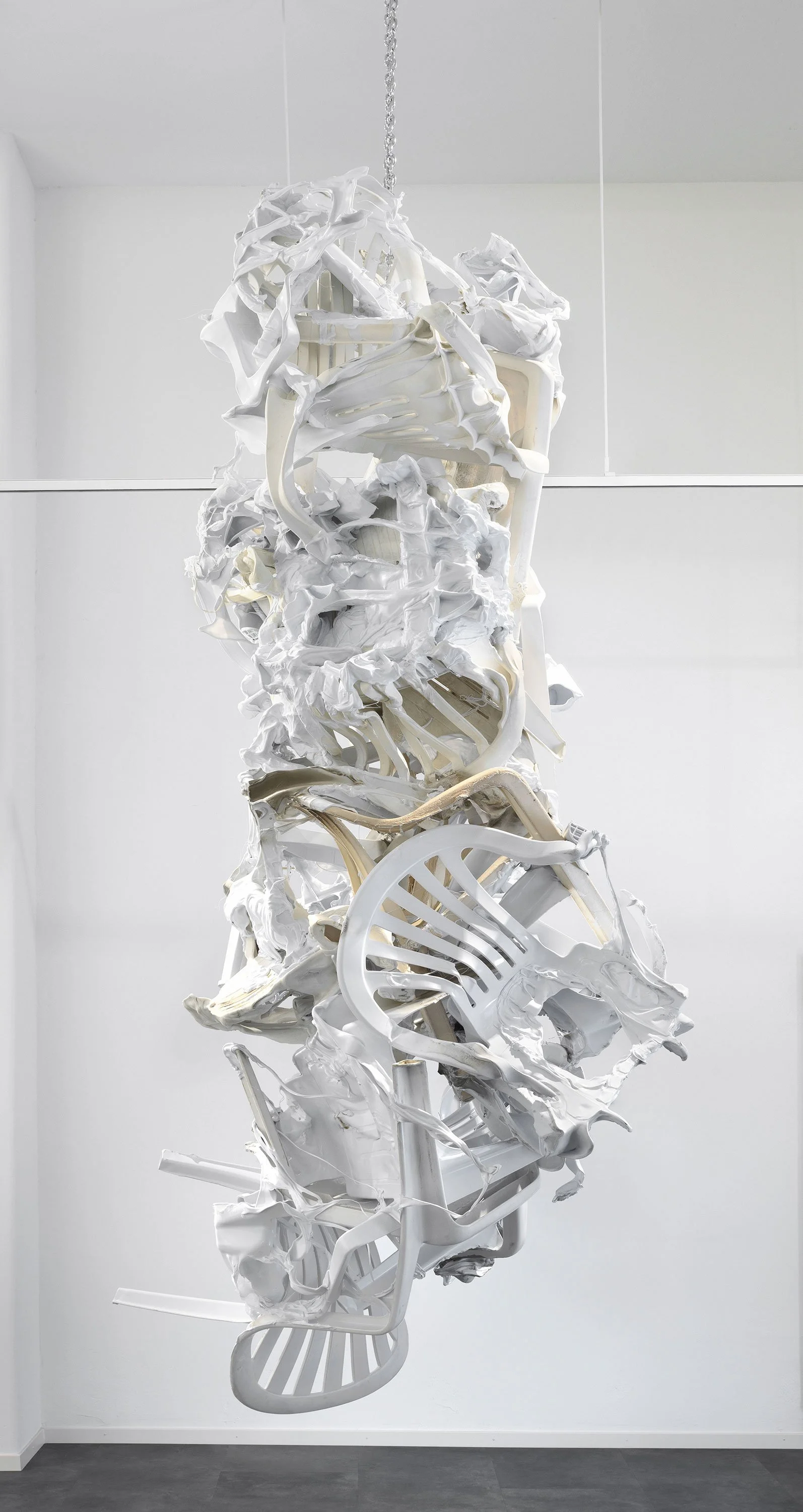 Skeleton, 2021
Melted monobloc chairs
300 x 105 x 85 cm
