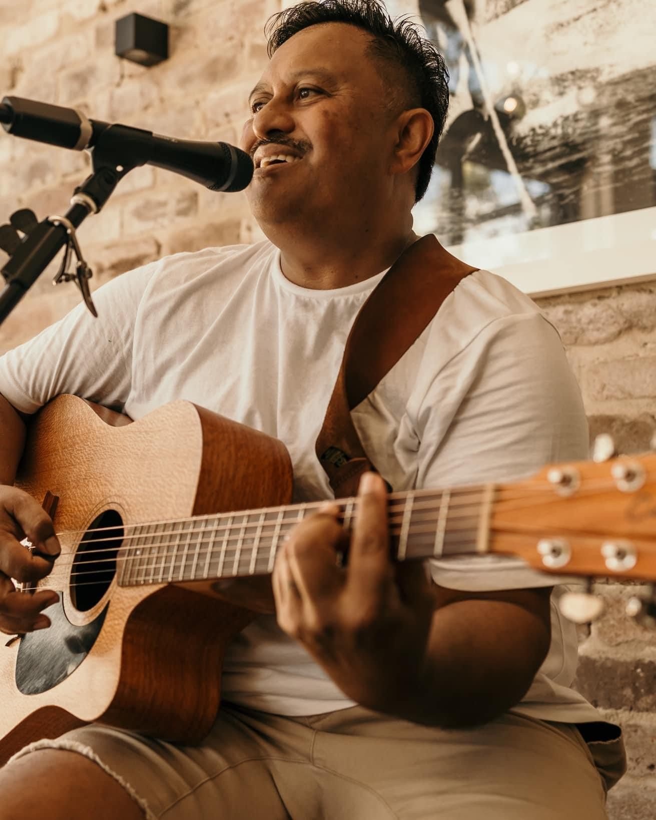 🎶 Saturday Live Music in our Beer Garden! 🎶

🎸 This afternoon, Chris Wilcox is performing live from 2pm

🎶 Tonight, Piper &amp; Hunt take the stage from 7pm

🍖 Our Smokehouse Kitchen will be serving up delicious smoked meals from 11:30am - 5pm. 