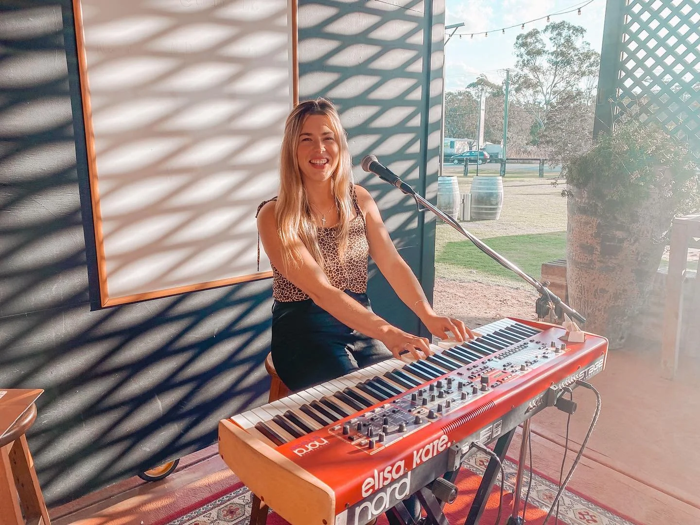 🎶 Sunday Live Music in the Beer Garden 🎶

Kick back with us this afternoon as Elisa Kate brings the vibes from 1pm. The perfect way to spend your Sunday!

🍖 Our Smokehouse Kitchen fires up from 11:30am, dishing out smoky, flavour-packed meals you 