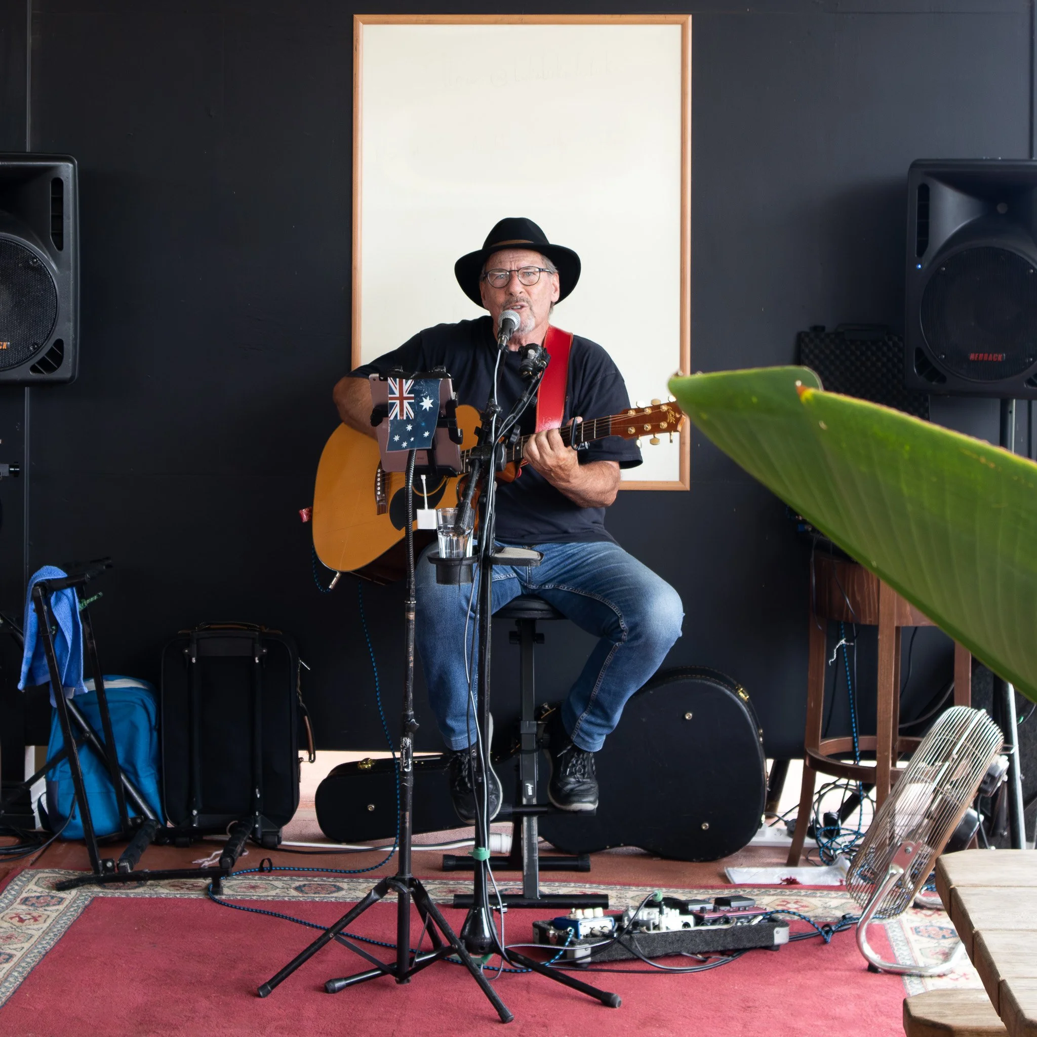 Saturday sorted 🎶🍻

We&rsquo;ve got you covered from arvo &rarr; night 👇

🎸 Wayne Leffler live from 2pm
🎶 Cosmic Duo from 7pm

🔥 Plus the smokehouse kitchen firing from 11:30am

Cold beers, live music &amp; good vibes all day long

👇 Who are y