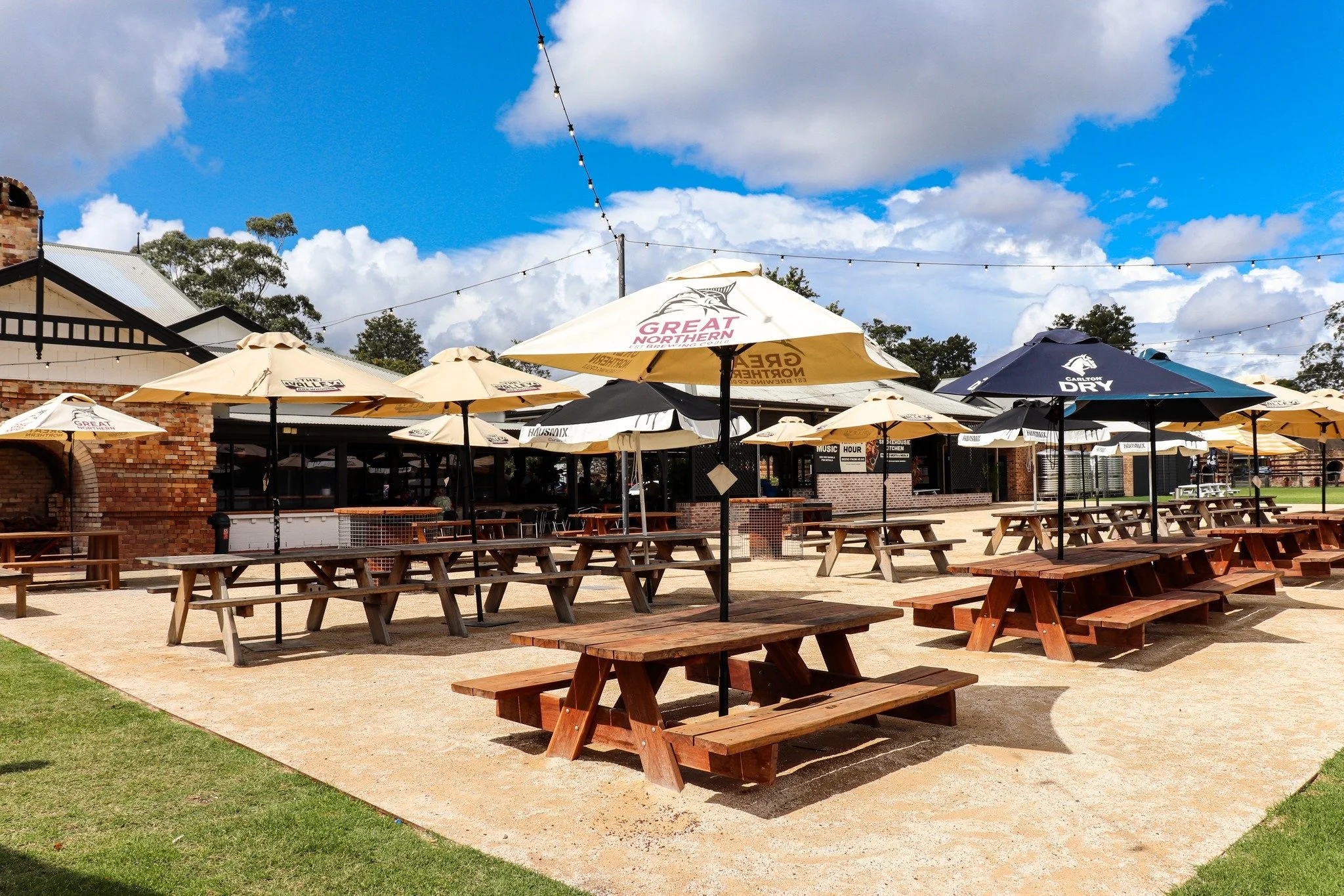STOP scrolling&hellip; this is your weekend spot 🍻

Cold beers, live music &amp; a beer garden made for long afternoons in the sun ☀️

Smokehouse is on, vibes are high. All that&rsquo;s missing is you

👇 Who&rsquo;s in? Tag your crew
