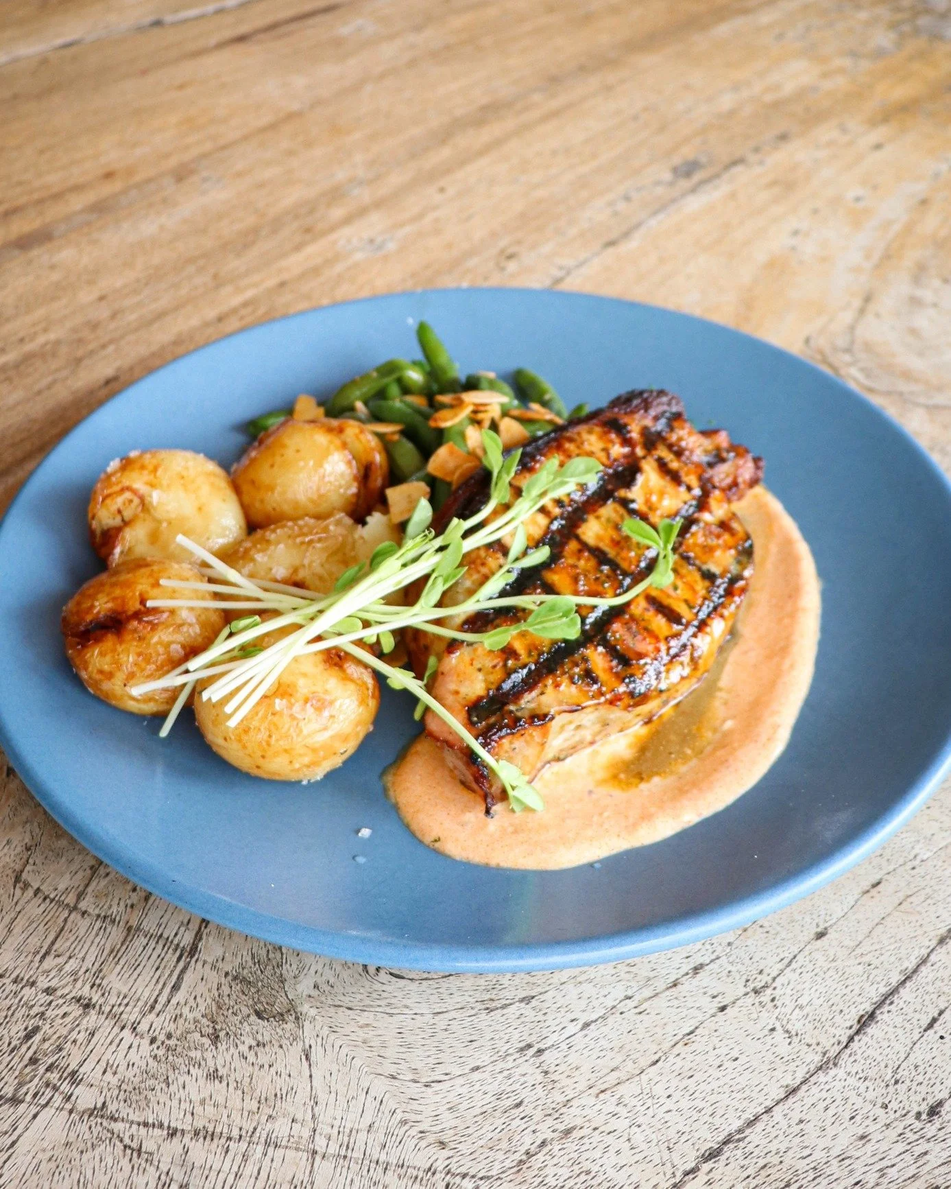 Moroccan spiced pork striploin topped with harissa sauce 🔥🍽️

Big flavours, proper pub feed &amp; honestly hard to go past this one 👏

Book your table via our website.